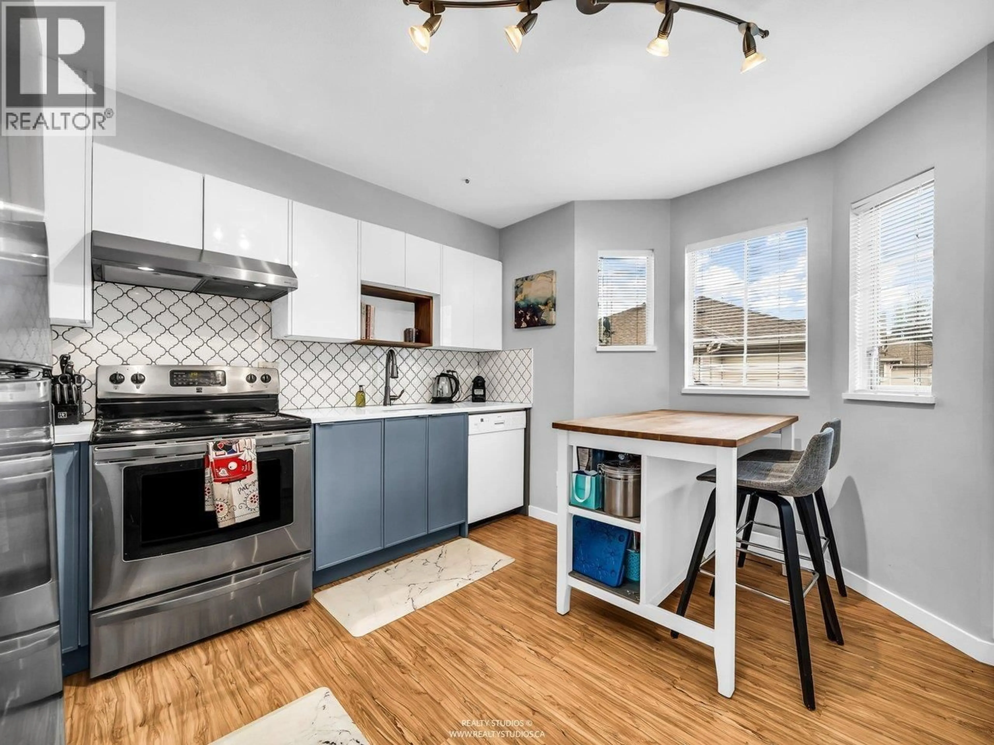 Open concept kitchen, unknown for 1 - 12188 HARRIS ROAD, Pitt Meadows British Columbia V3Y2N3