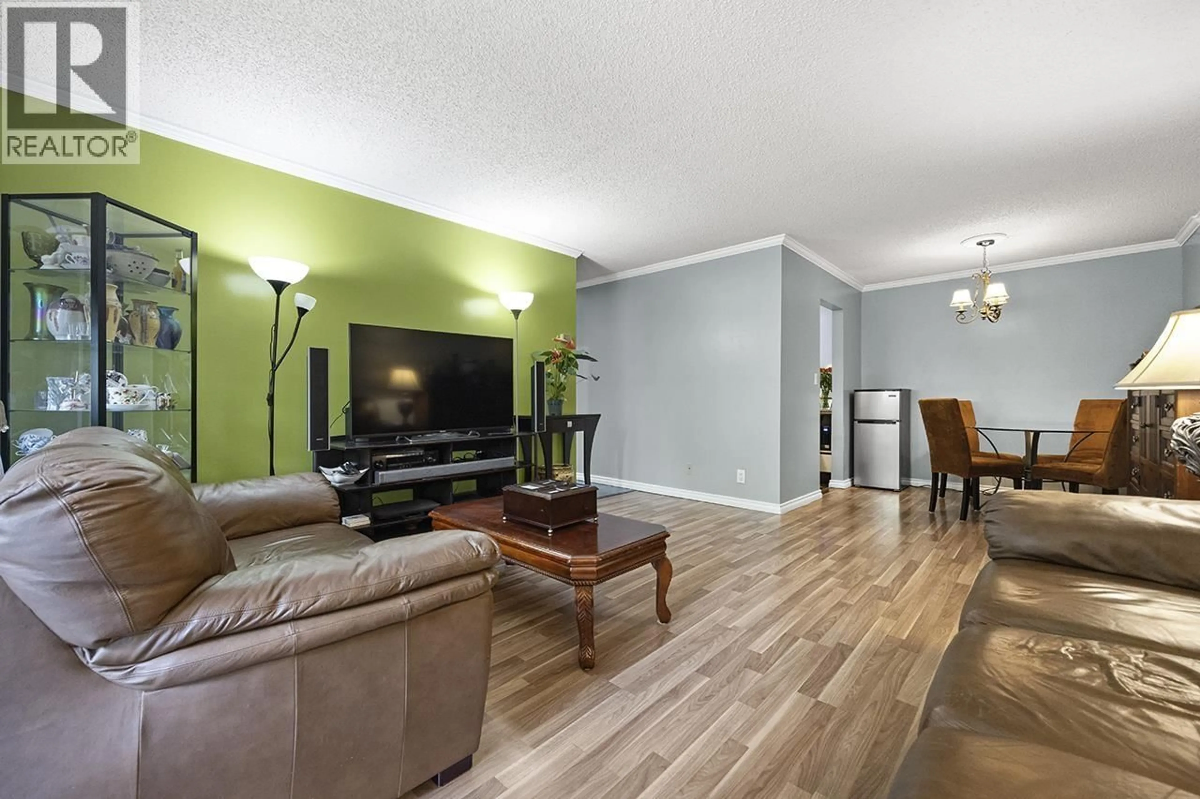 Living room with furniture, wood/laminate floor for 118 - 8540 CITATION DRIVE, Richmond British Columbia V6Y3A3