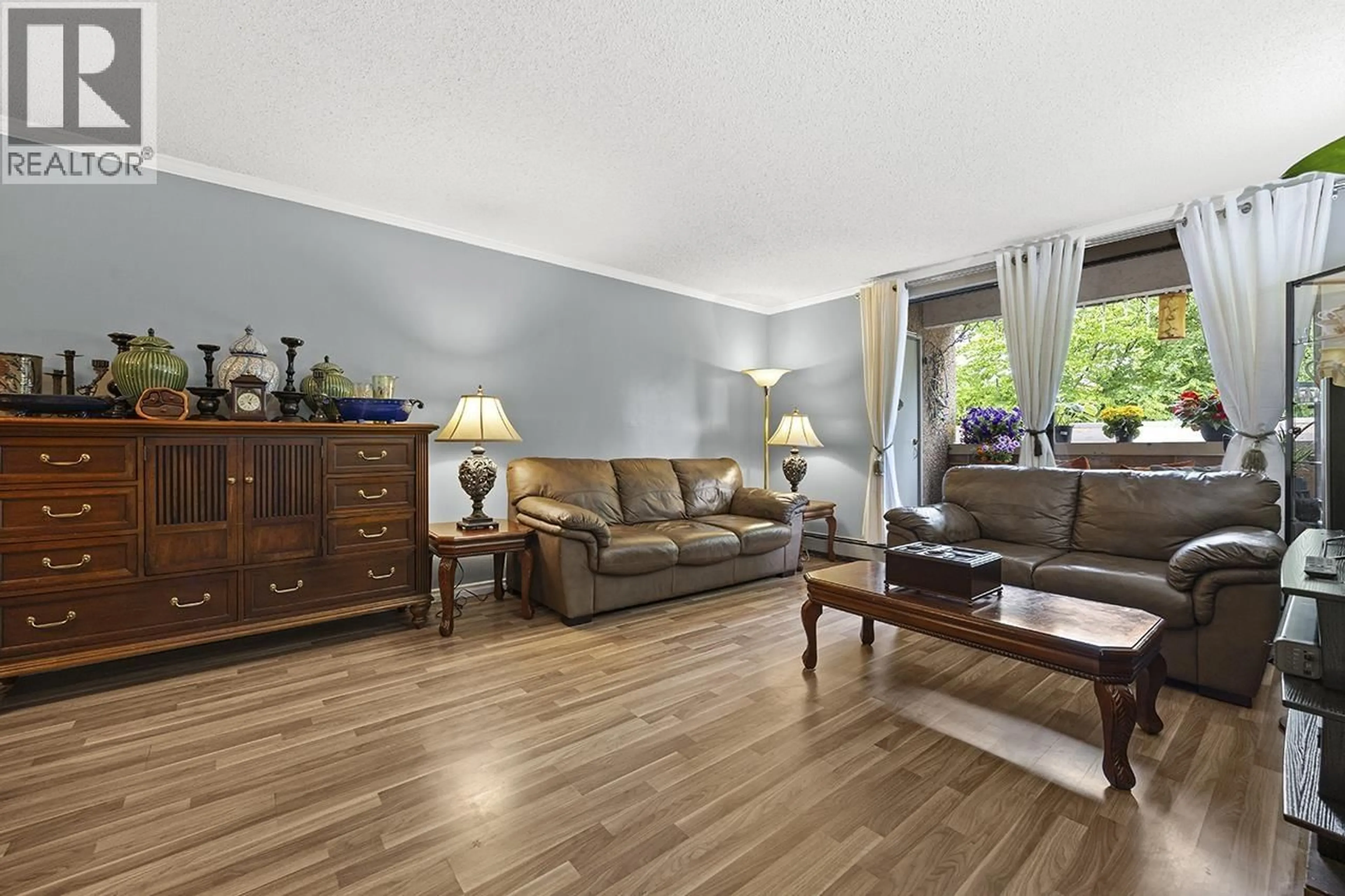 Living room with furniture, wood/laminate floor for 118 - 8540 CITATION DRIVE, Richmond British Columbia V6Y3A3