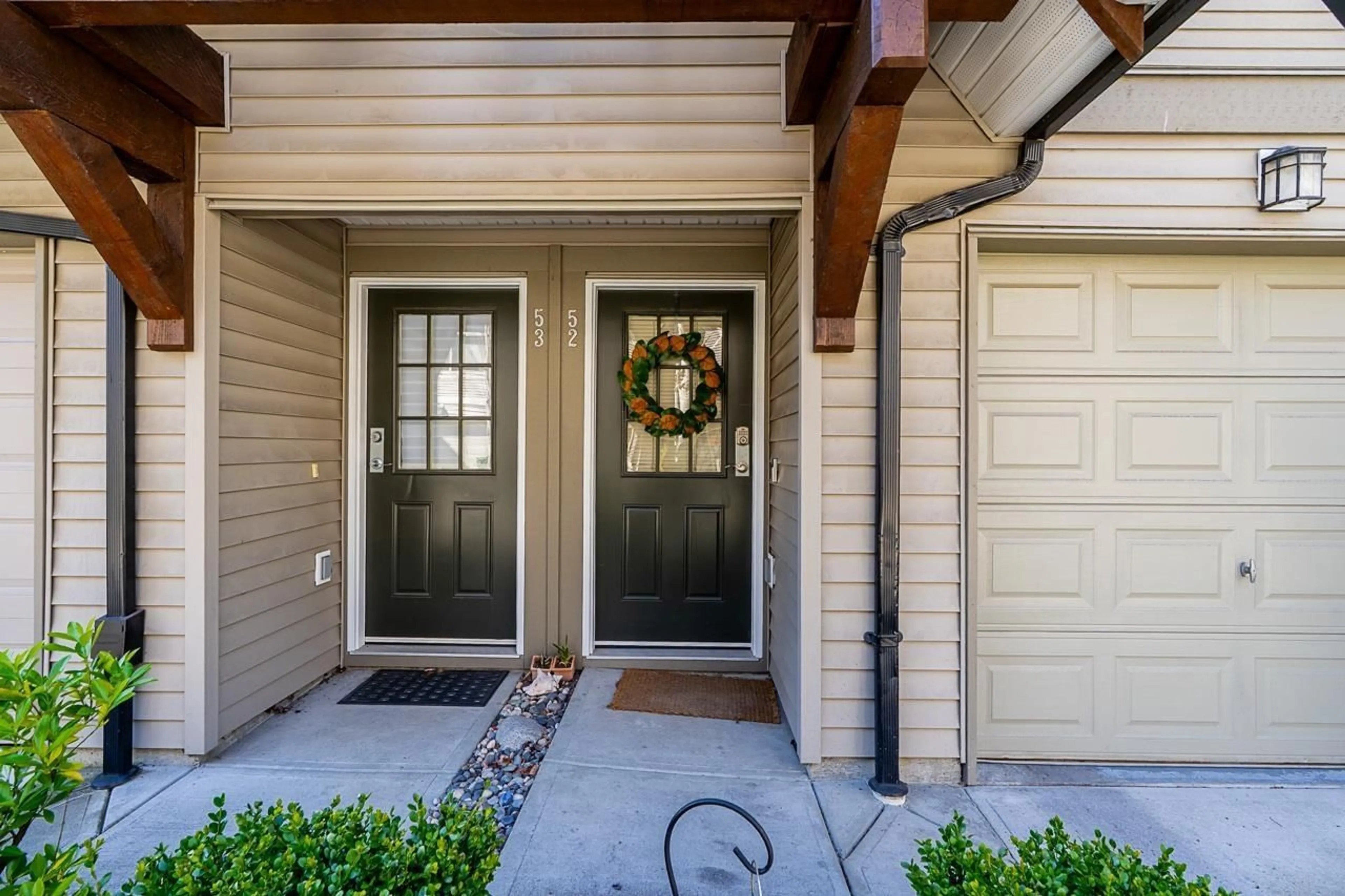 Indoor entryway for 52 - 15152 62A AVENUE, Surrey British Columbia V3S1V1