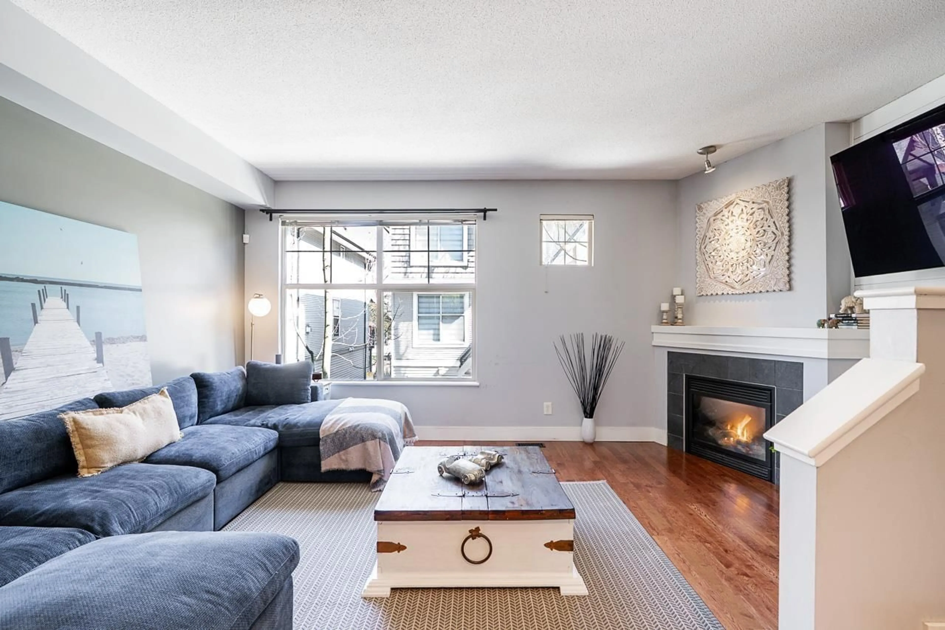 Living room with furniture, unknown for 52 - 15152 62A AVENUE, Surrey British Columbia V3S1V1