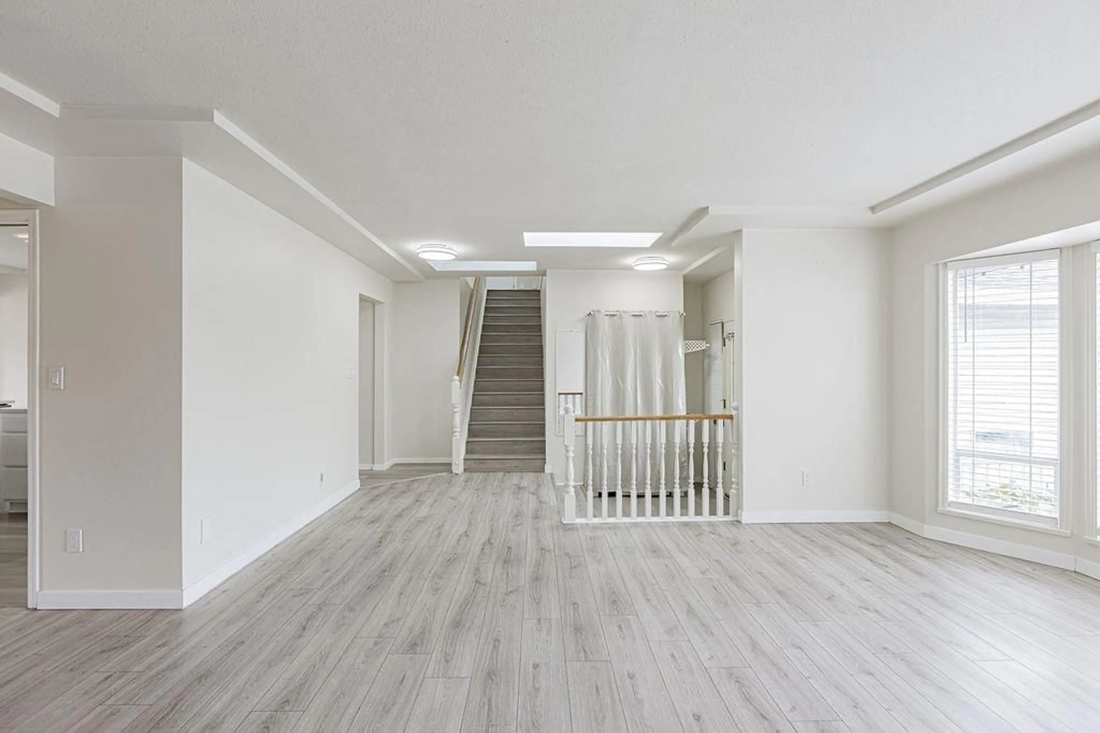 Unknown for 13285 98 AVENUE, Surrey British Columbia V3T5N1