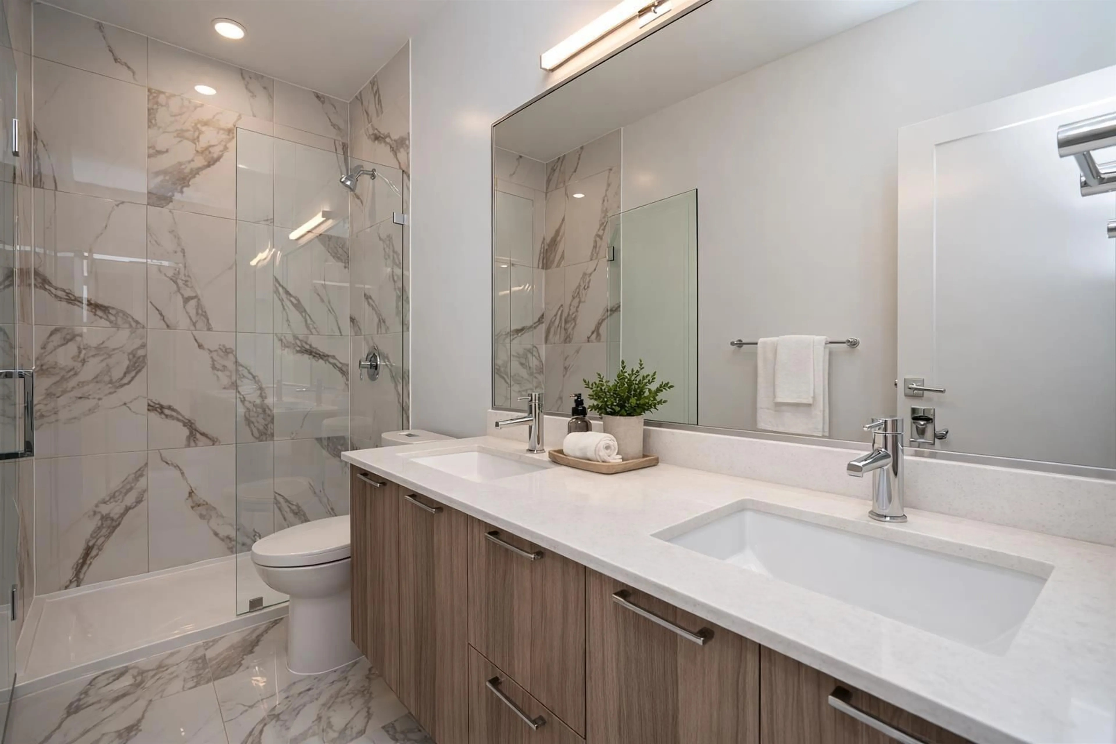 Contemporary bathroom, ceramic/tile floor for 2502 - 20065 85 AVENUE, Langley British Columbia V2Y3Y4