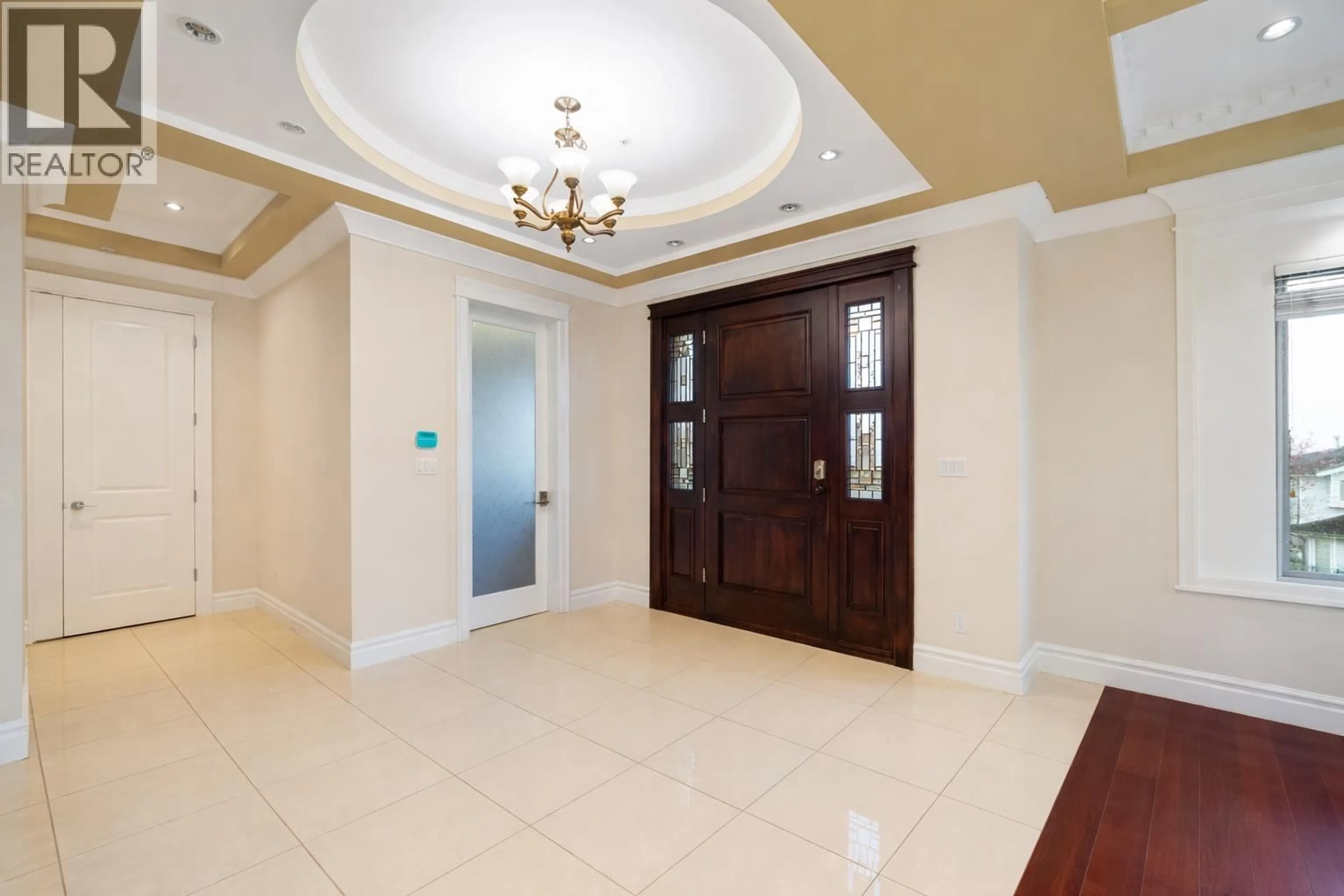 Indoor foyer for 1909 64TH AVENUE, Vancouver British Columbia V5P2M9