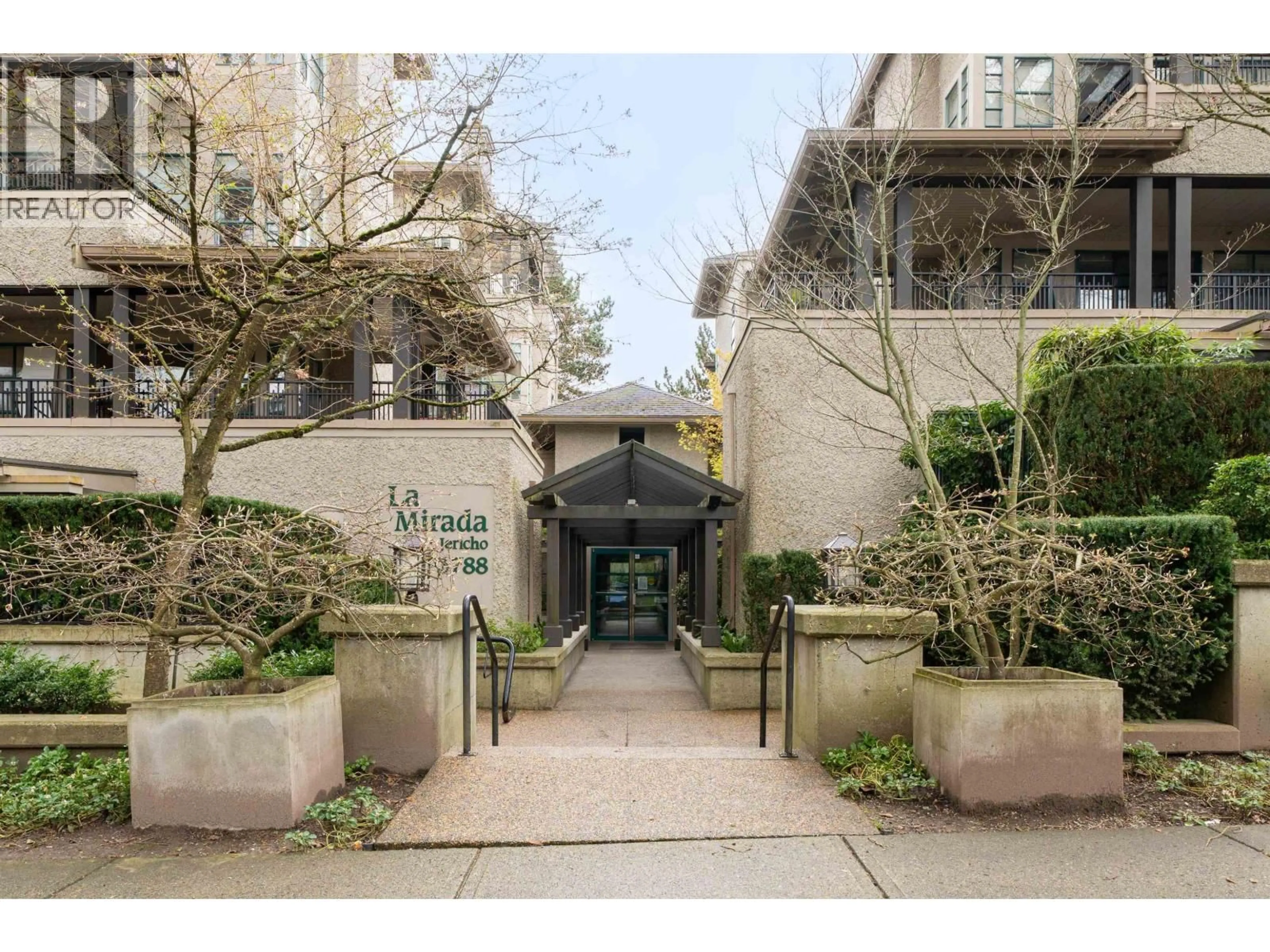 Indoor foyer for 205 - 3788 8TH AVENUE, Vancouver British Columbia V6R1Z3