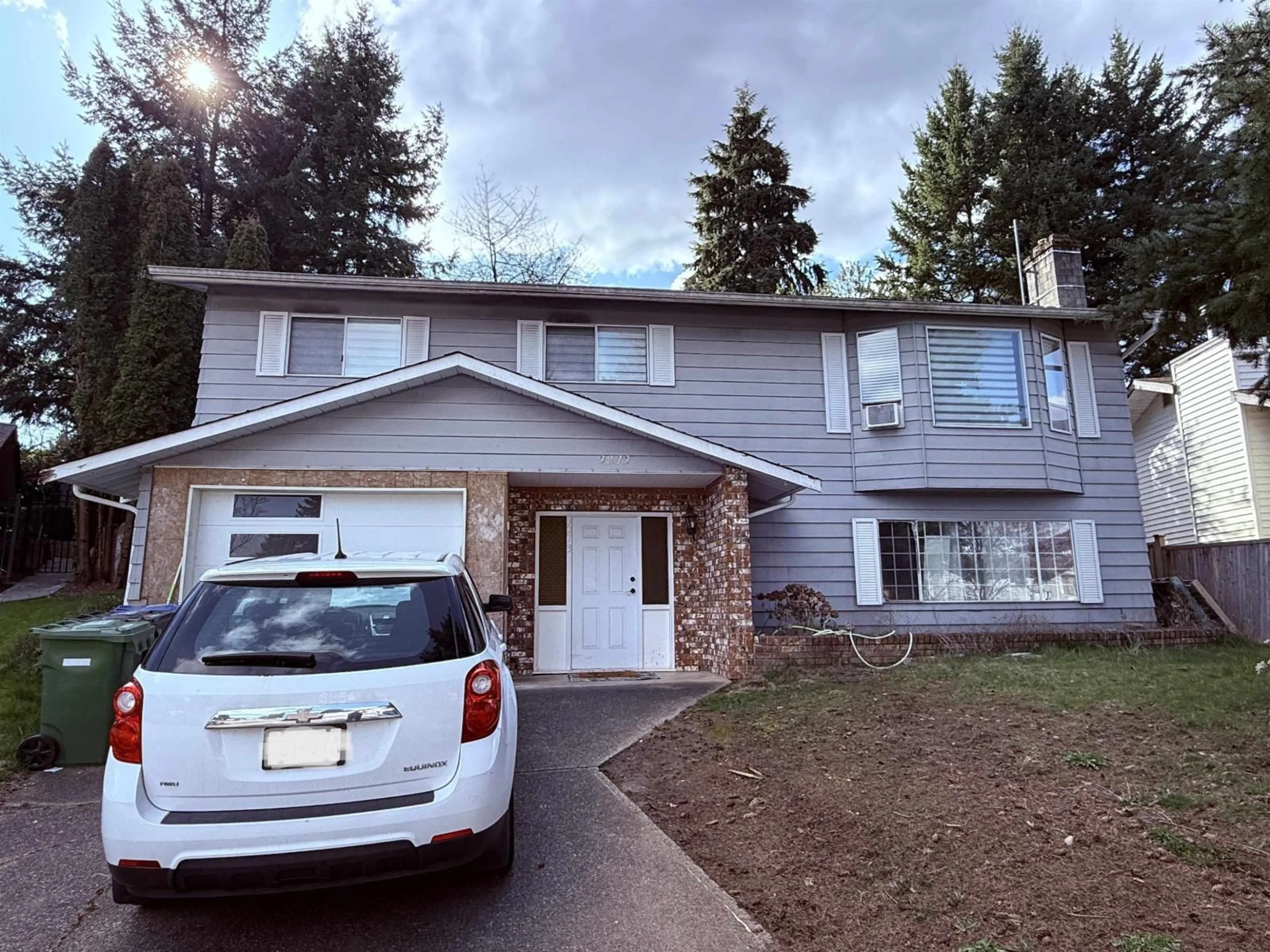 Home with vinyl exterior material, unknown for 3273 CHEAM DRIVE, Abbotsford British Columbia V2T4Y8