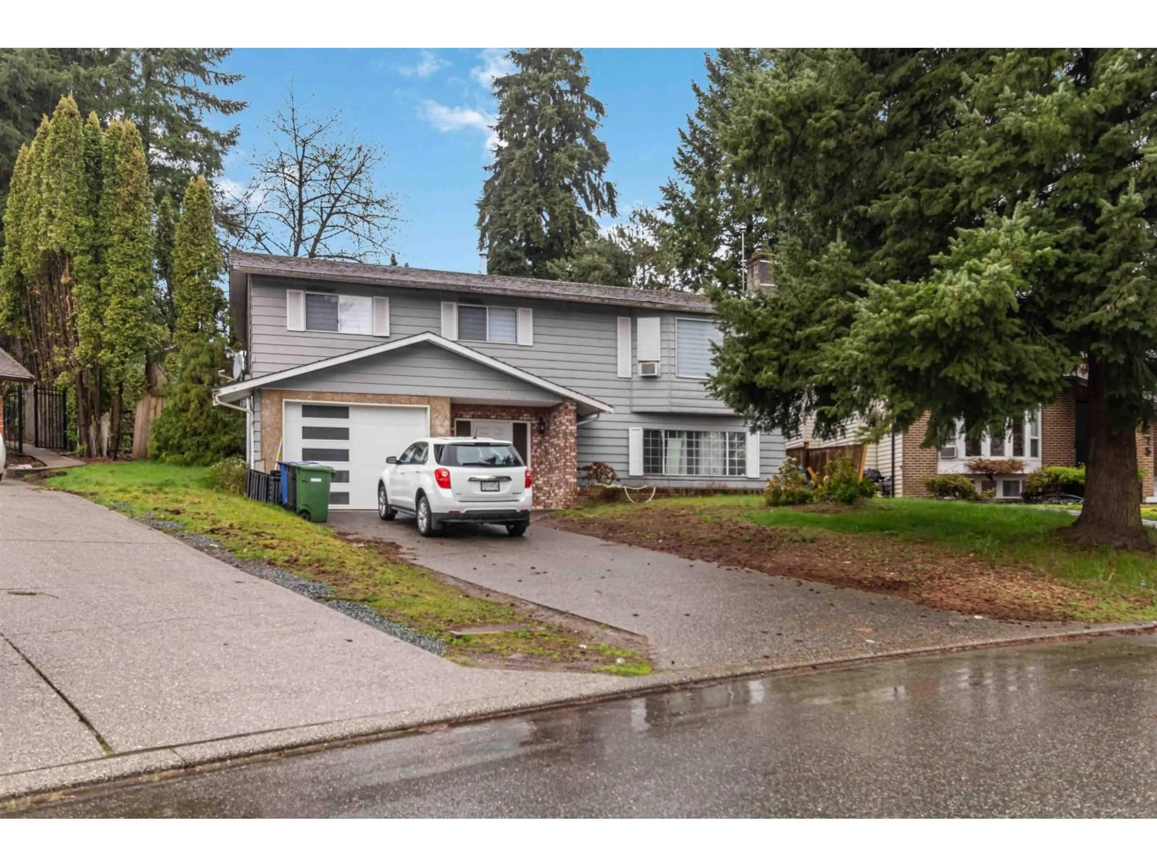 Home with vinyl exterior material, street for 3273 CHEAM DRIVE, Abbotsford British Columbia V2T4Y8