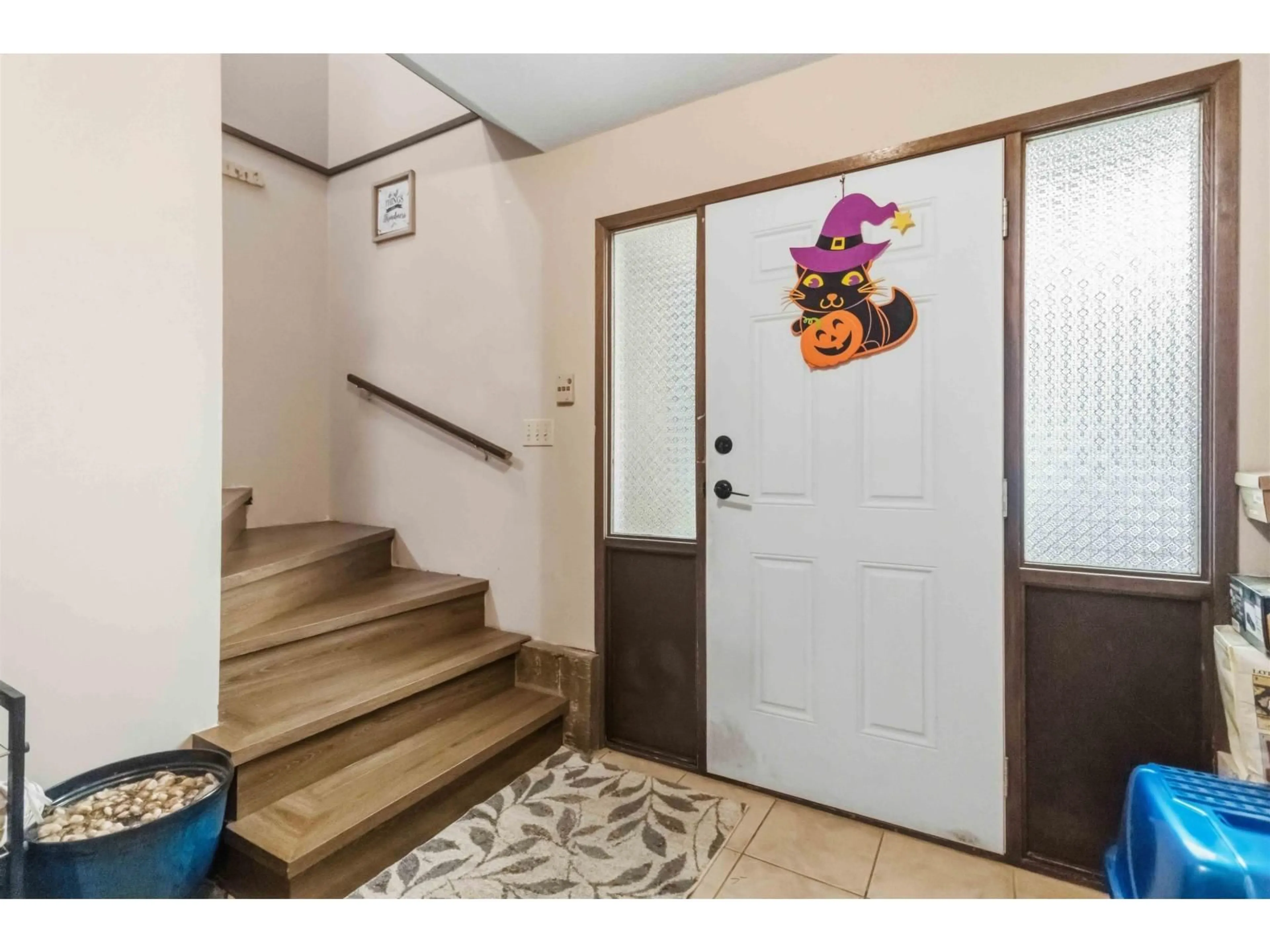 Indoor entryway for 3273 CHEAM DRIVE, Abbotsford British Columbia V2T4Y8