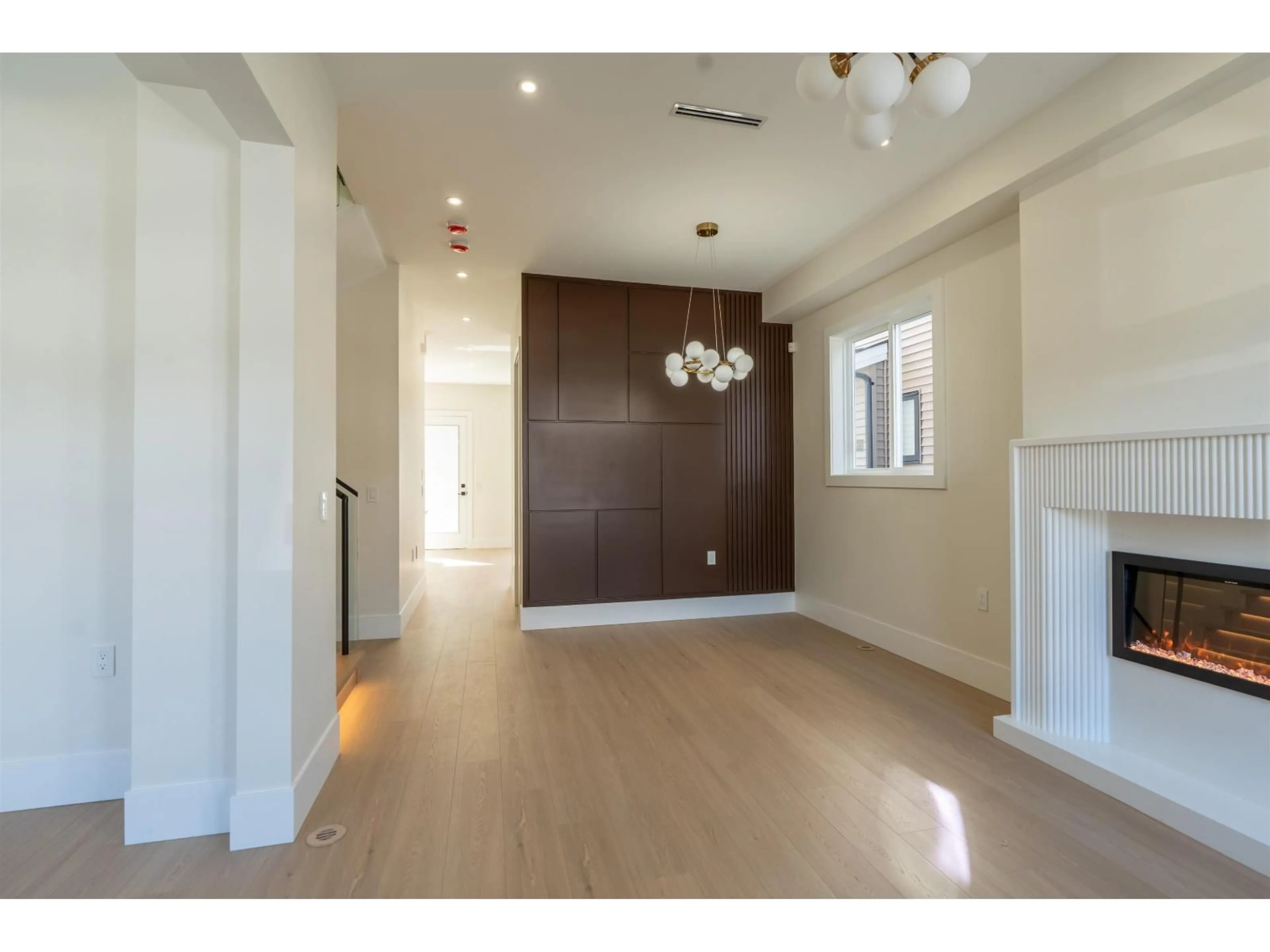 Indoor entryway for 20528 76 AVE AVENUE, Langley British Columbia V2Y1V5