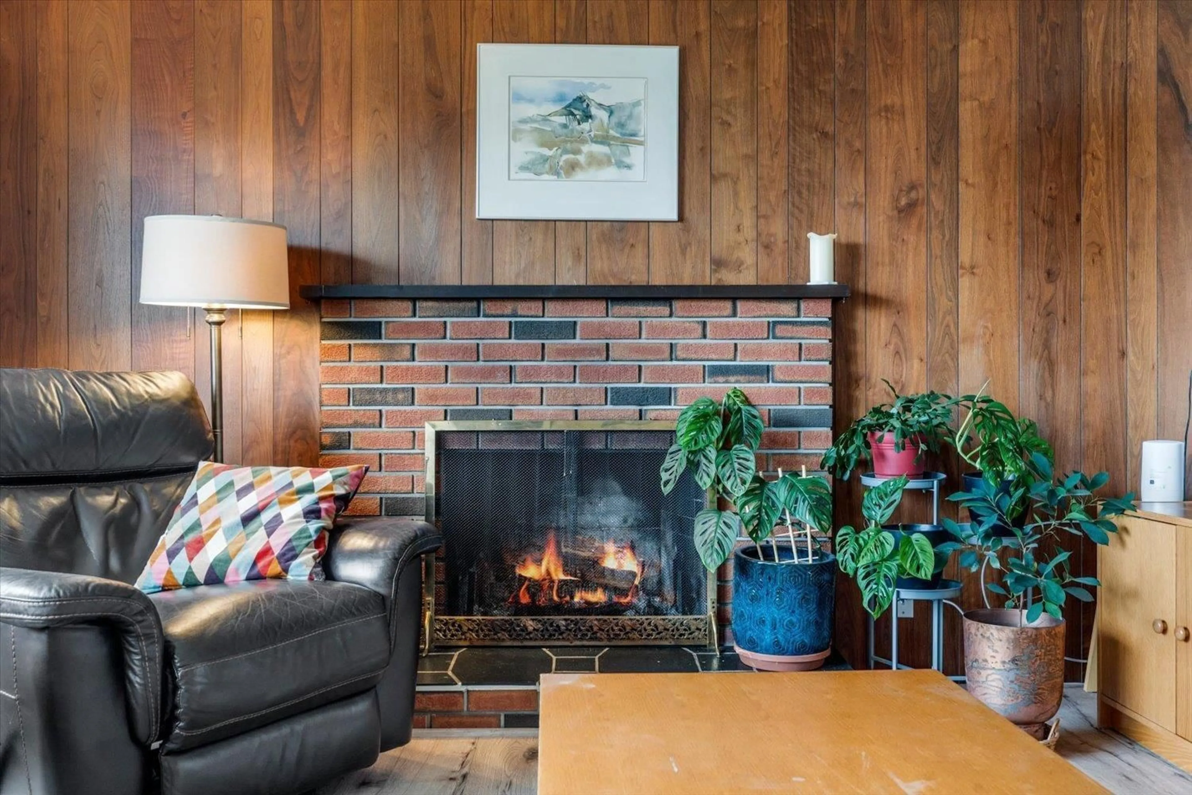 Living room with furniture, wood/laminate floor for 34508 ETON CRESCENT, Abbotsford British Columbia V2S4W3