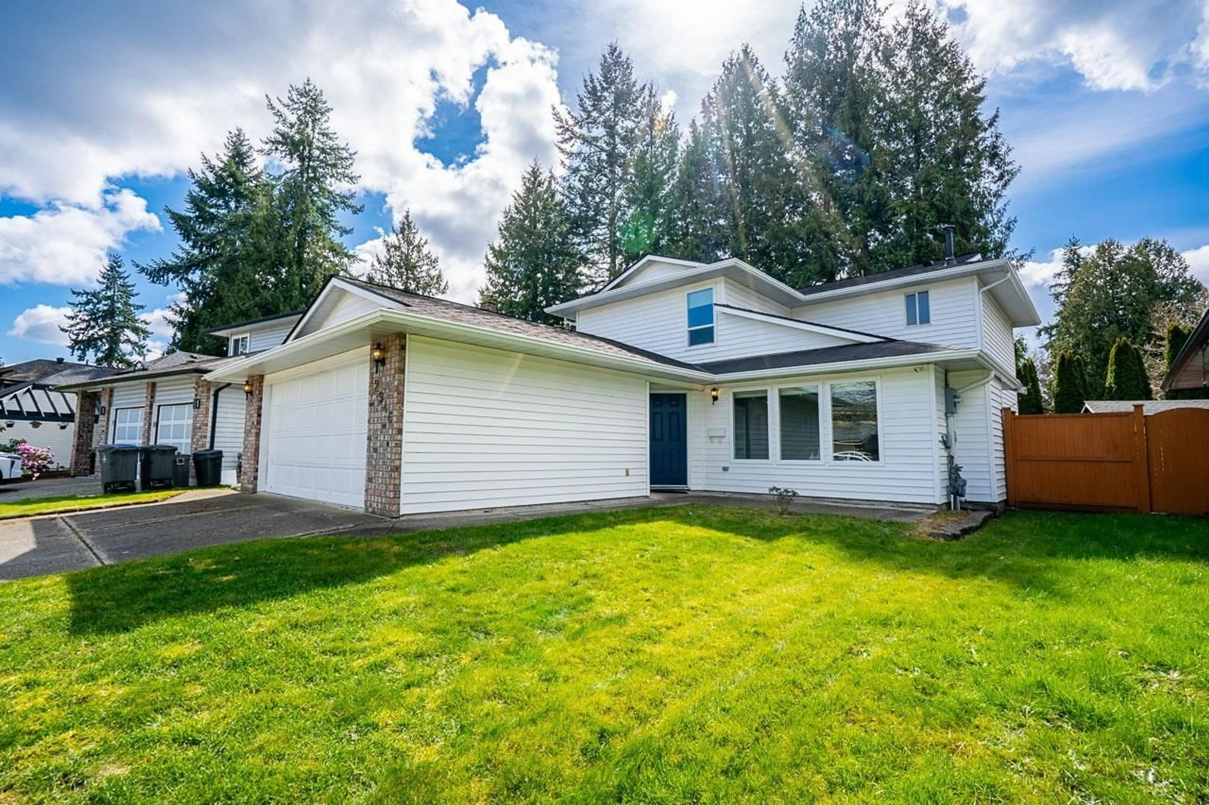 Home with vinyl exterior material, unknown for 12946 66A AVENUE, Surrey British Columbia V3W8Z7