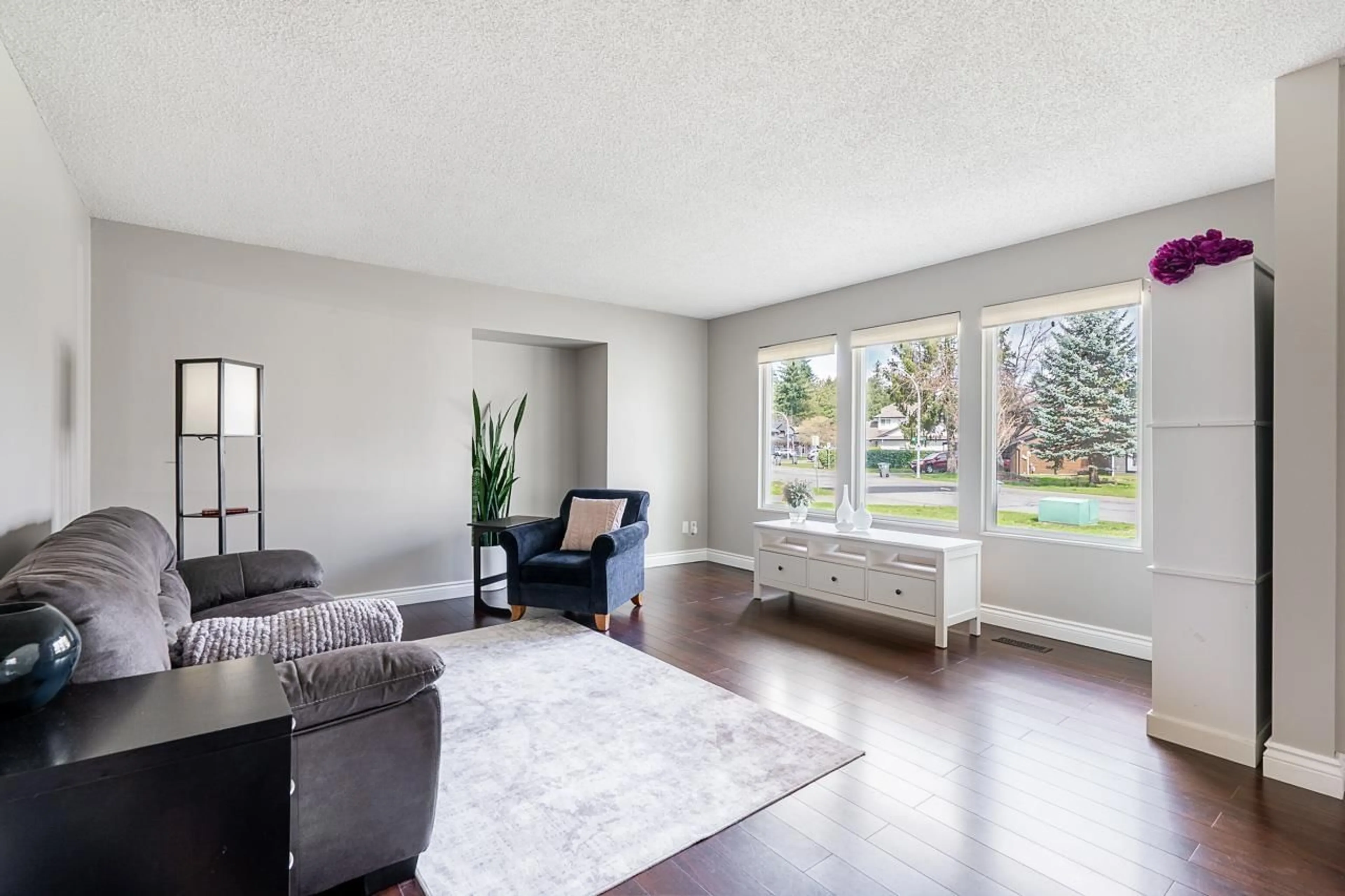 Living room with furniture, unknown for 12946 66A AVENUE, Surrey British Columbia V3W8Z7