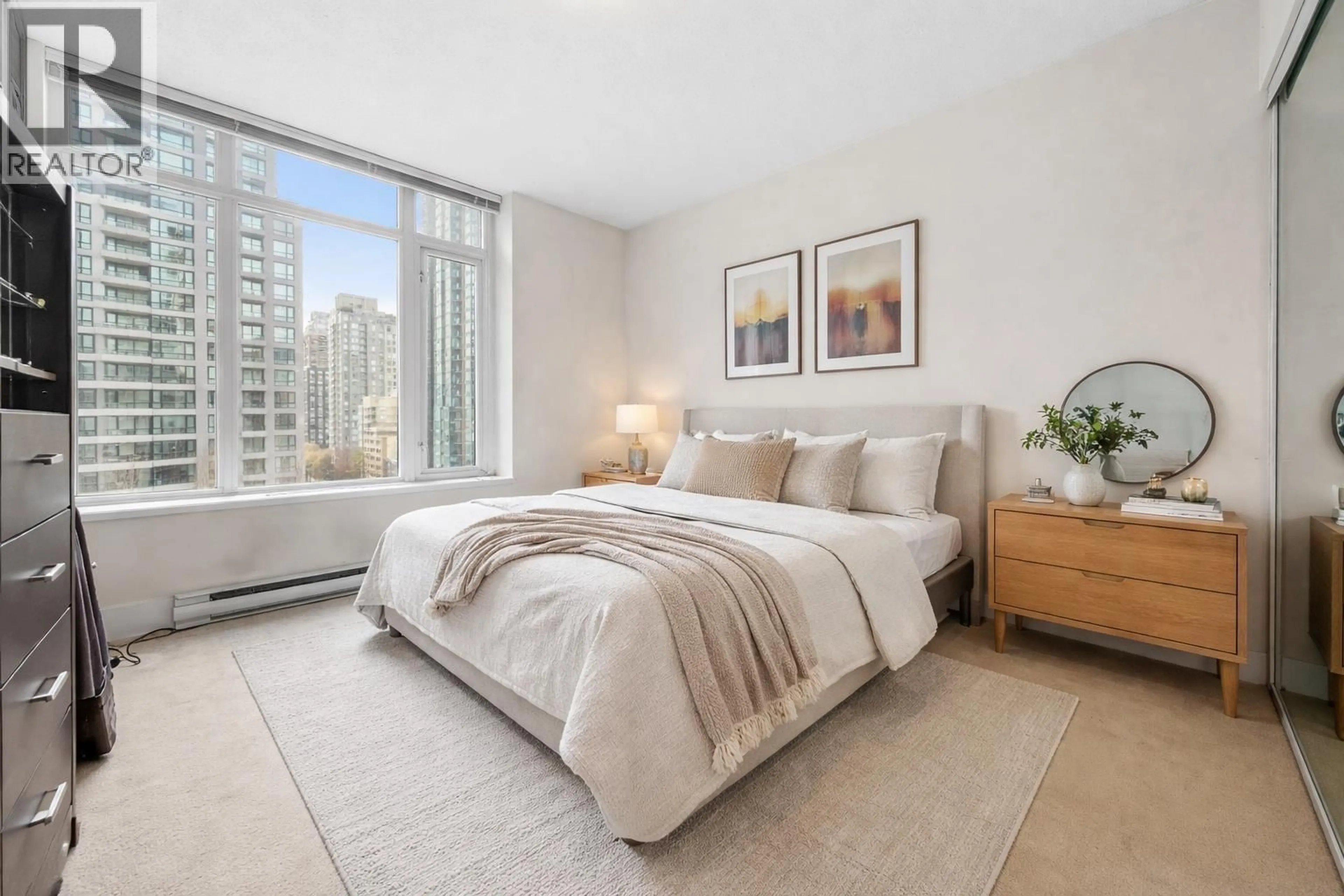 Bedroom with bed, carpet floor for 808 - 888 HOMER STREET, Vancouver British Columbia V6B0H7