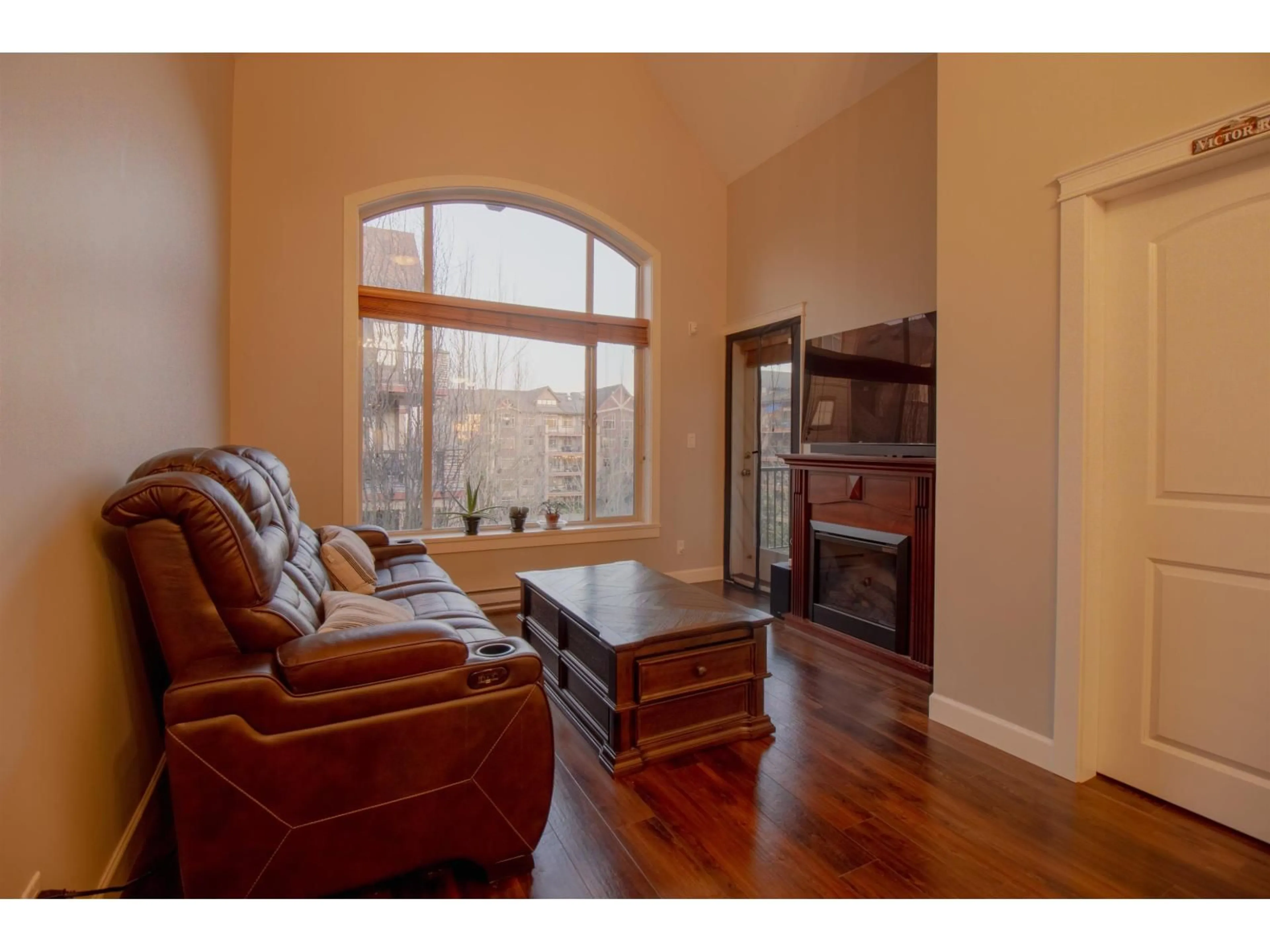 Living room with furniture, wood/laminate floor for 407 - 8328 207A STREET, Langley British Columbia V2Y0K5