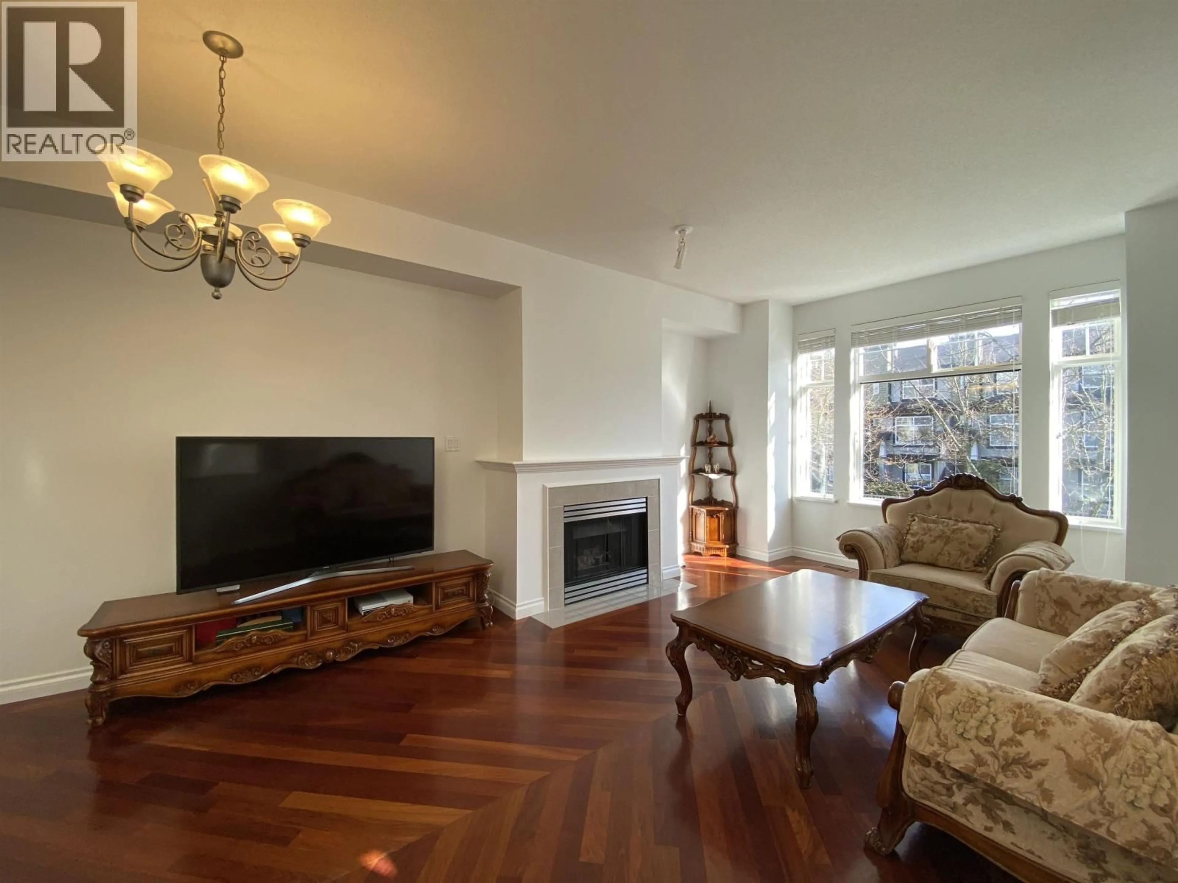 Living room with furniture, wood/laminate floor for 68 - 6888 ROBSON DRIVE, Richmond British Columbia V7C5T6