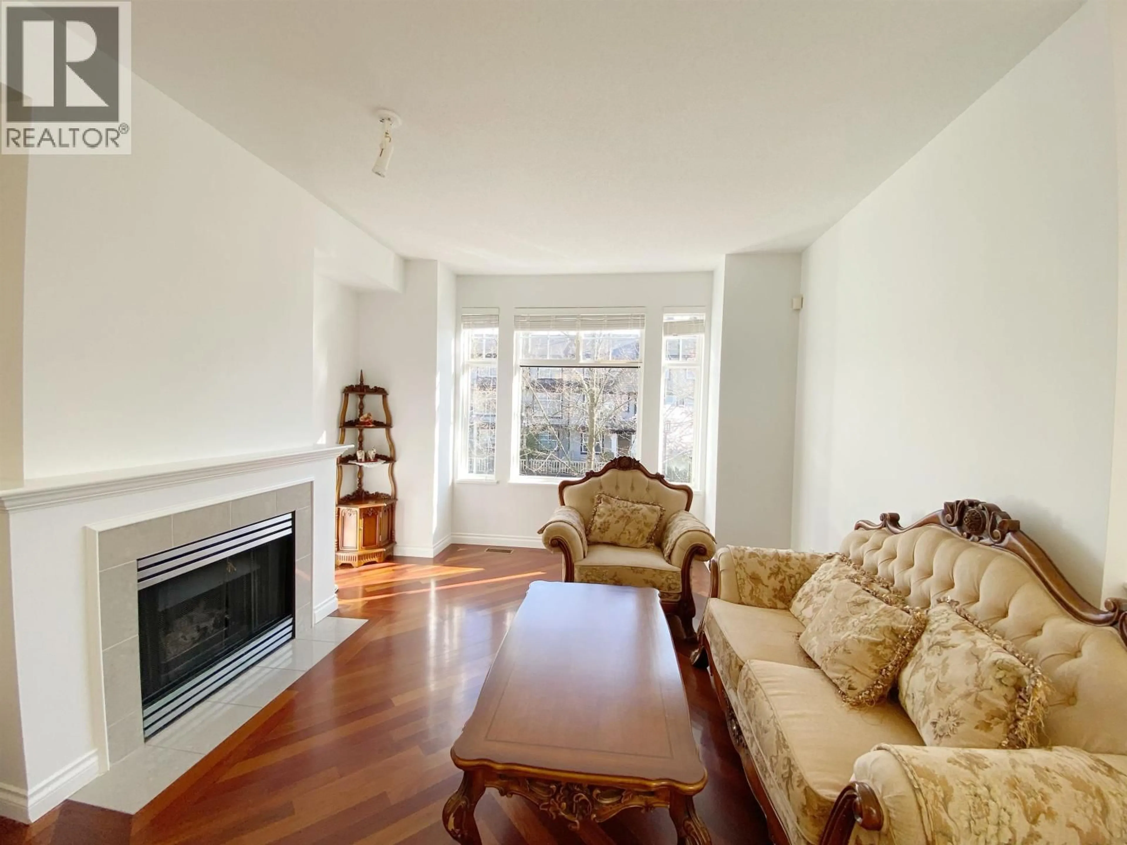Living room with furniture, wood/laminate floor for 68 - 6888 ROBSON DRIVE, Richmond British Columbia V7C5T6