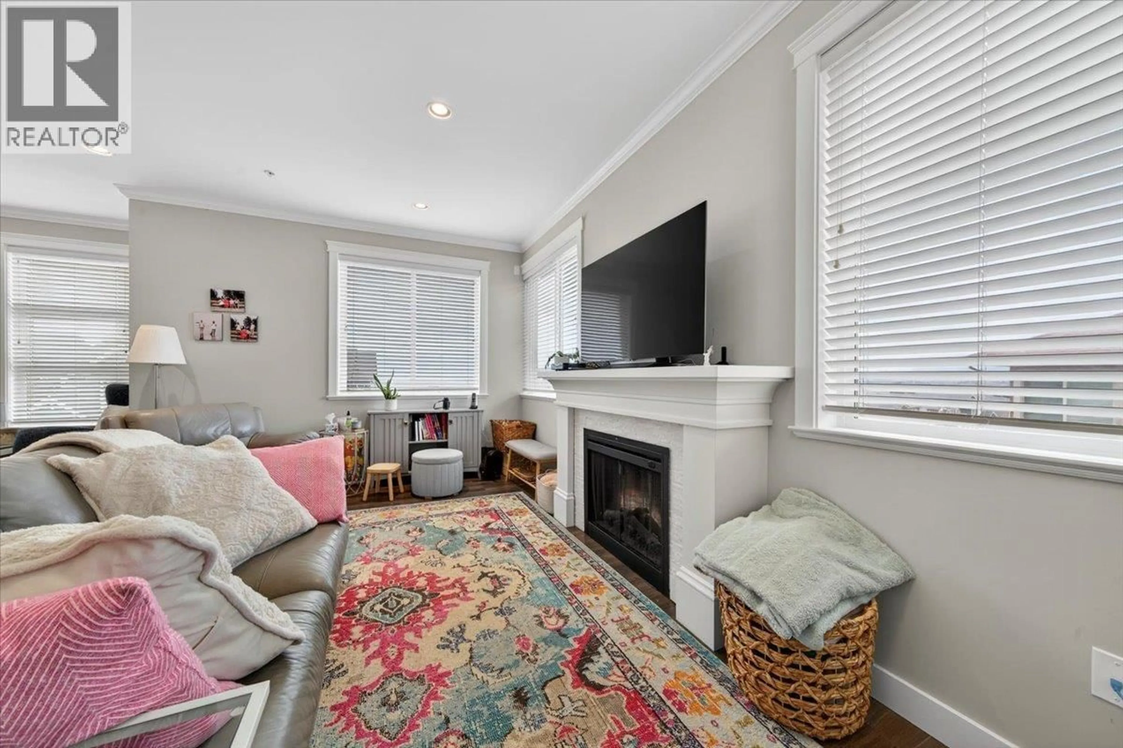 Living room with furniture, unknown for 18 - 10480 248 STREET, Maple Ridge British Columbia V2W0J4