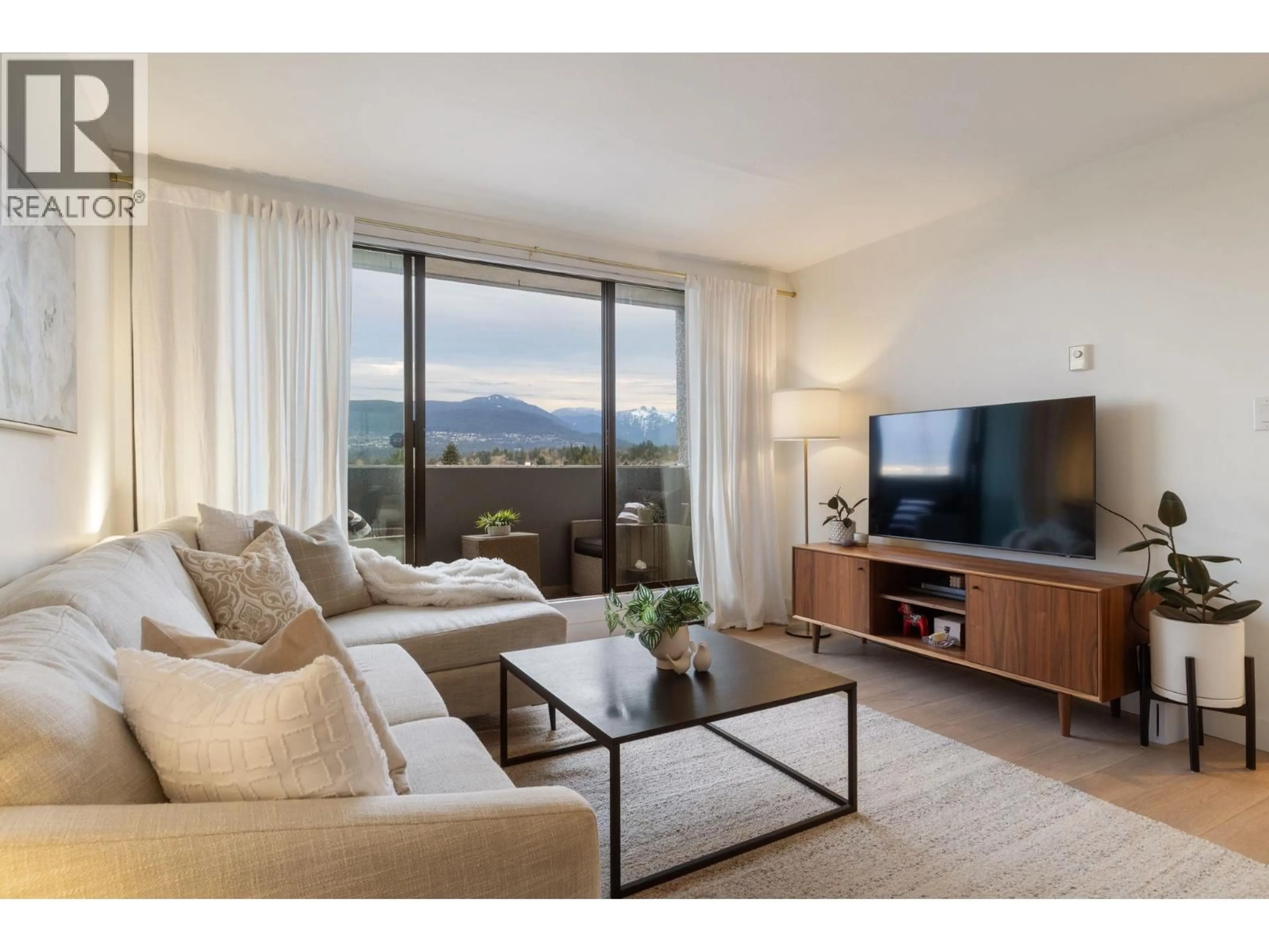 Living room with furniture, unknown for 905 - 110 4TH STREET, North Vancouver British Columbia V7M3H3