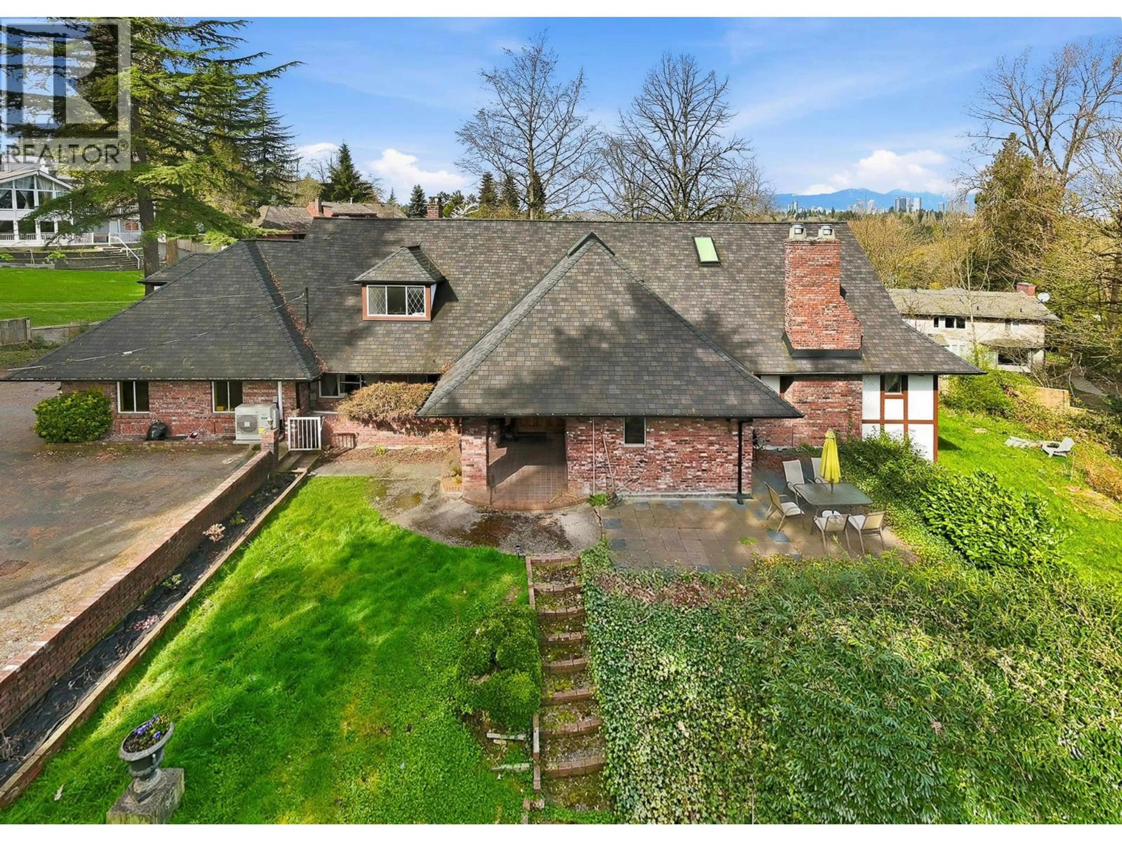 A pic from outside/outdoor area/front of a property/back of a property/a pic from drone, mountain view for 5780 MALVERN AVENUE, Burnaby British Columbia V5E3E4
