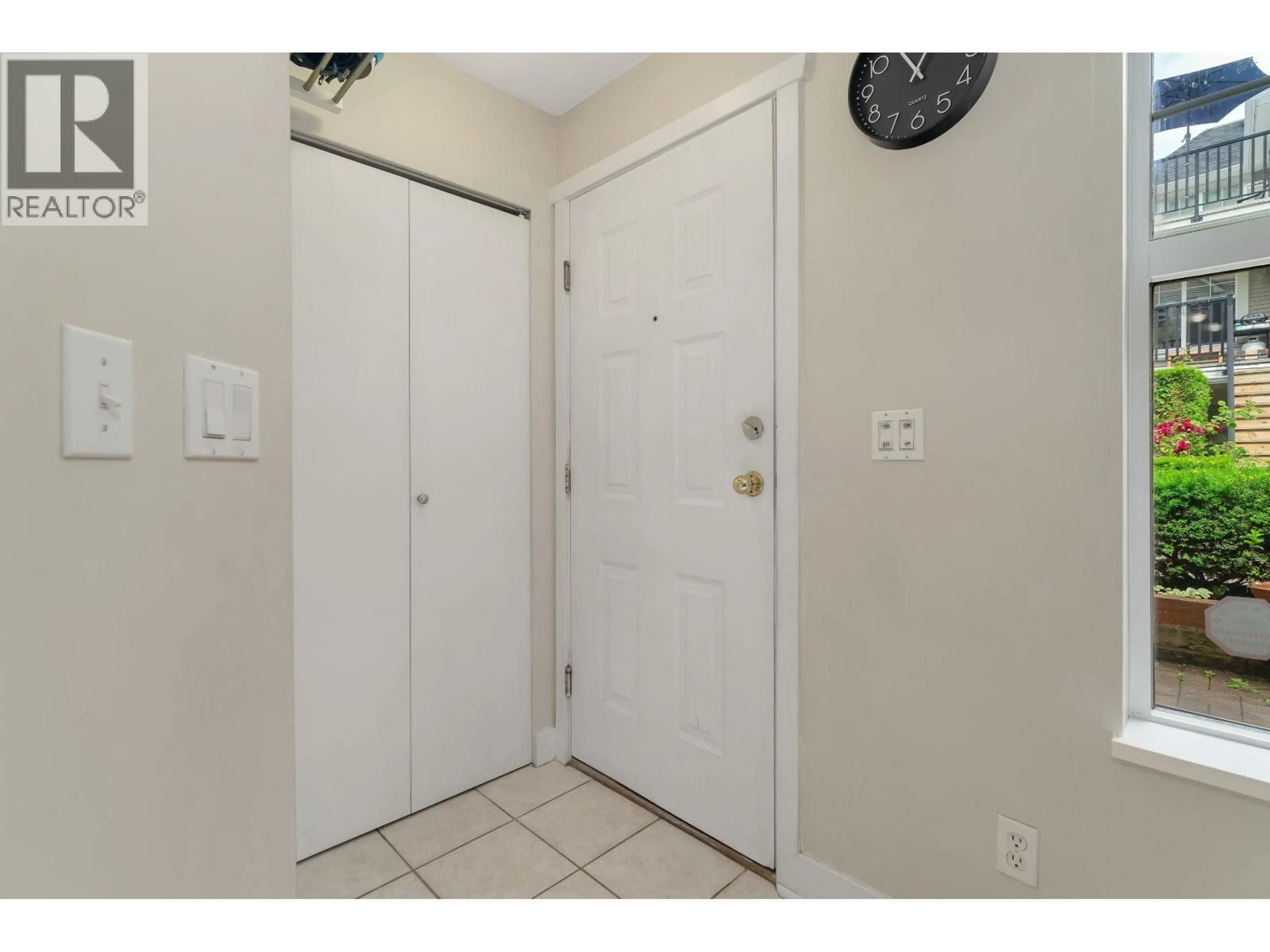 Indoor entryway for 16 - 7071 EDMONDS STREET, Burnaby British Columbia V3N1A3