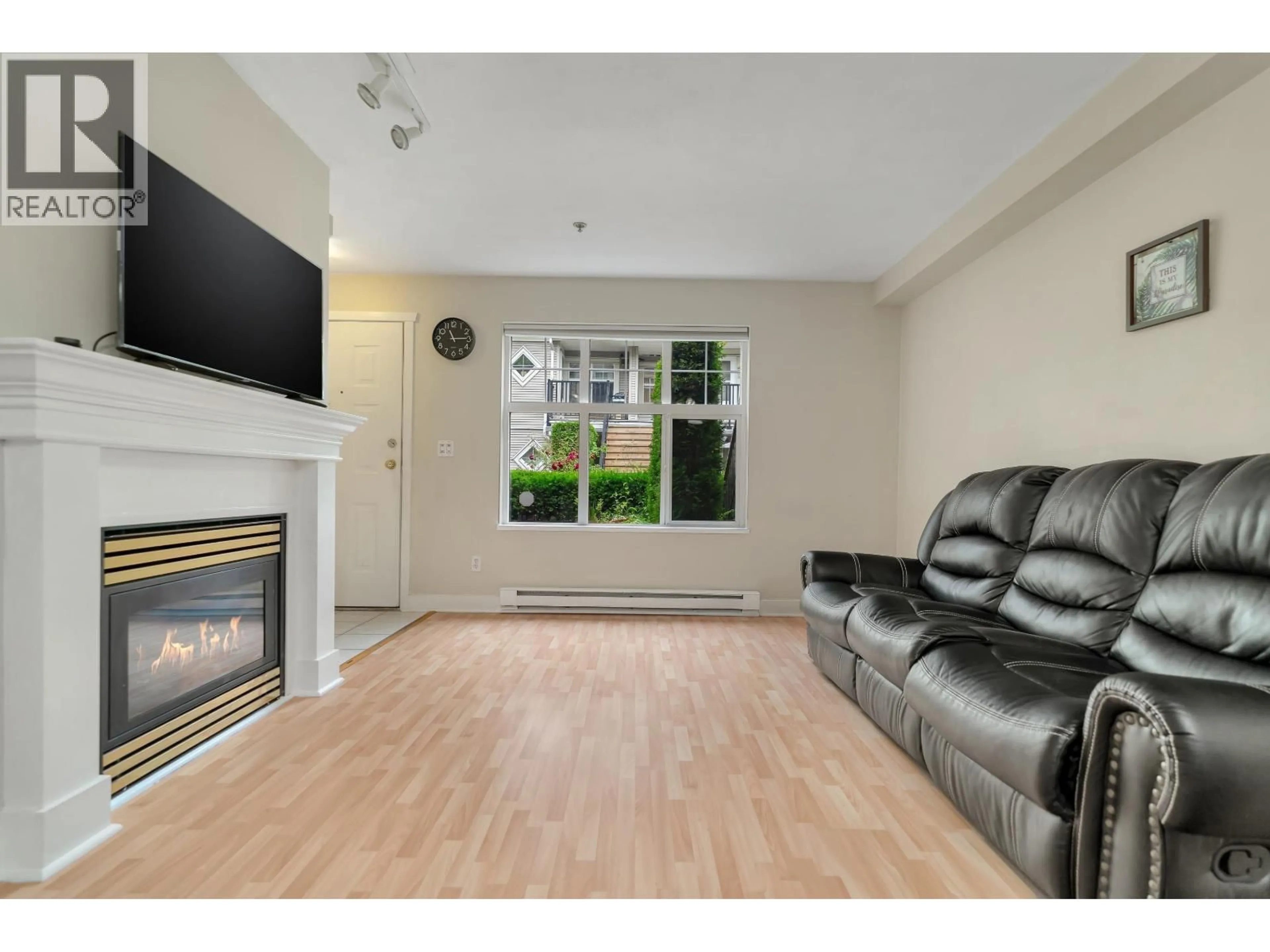 Living room with furniture, wood/laminate floor for 16 - 7071 EDMONDS STREET, Burnaby British Columbia V3N1A3