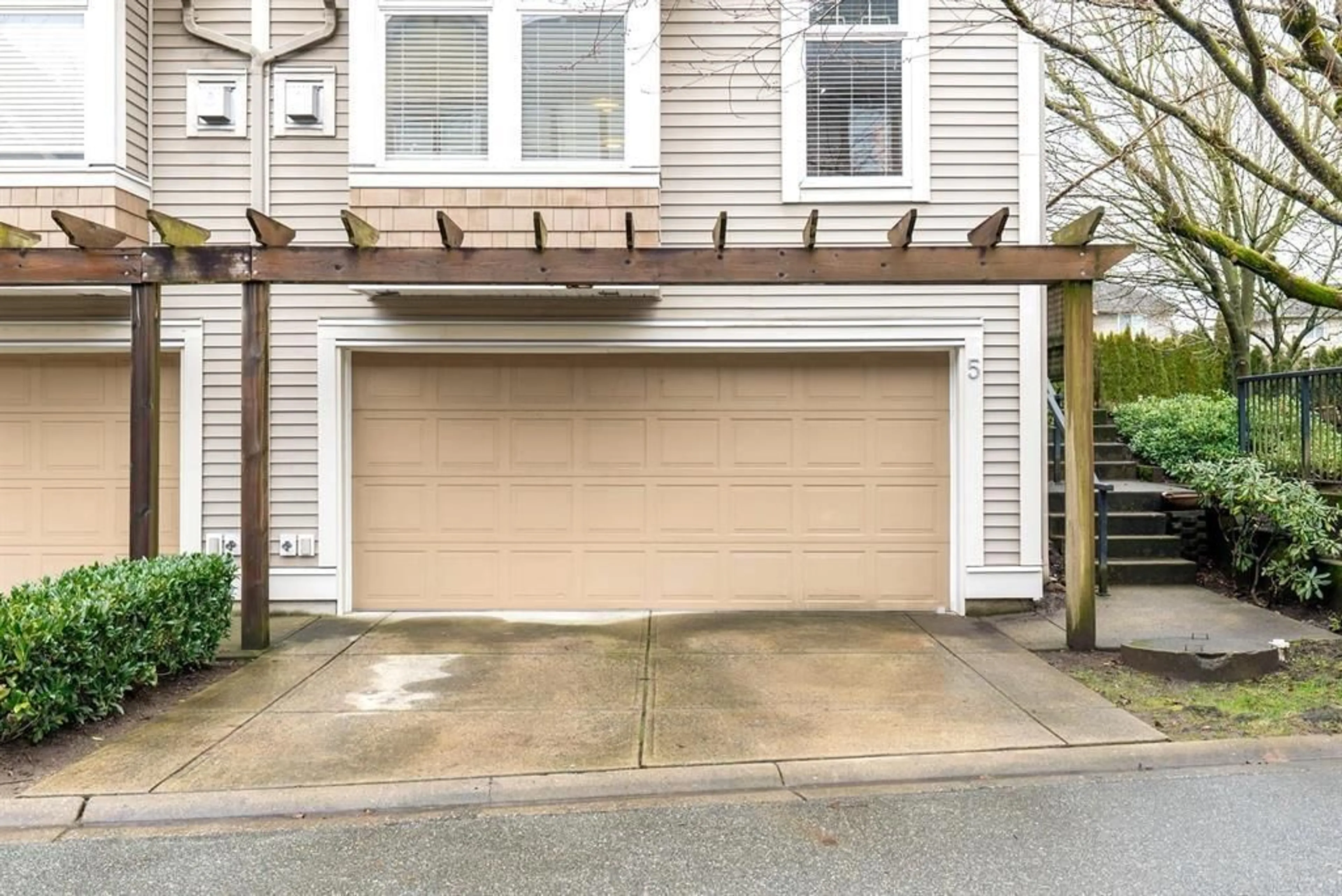 Indoor garage for 5 - 6588 188 STREET, Surrey British Columbia V3S1Z6