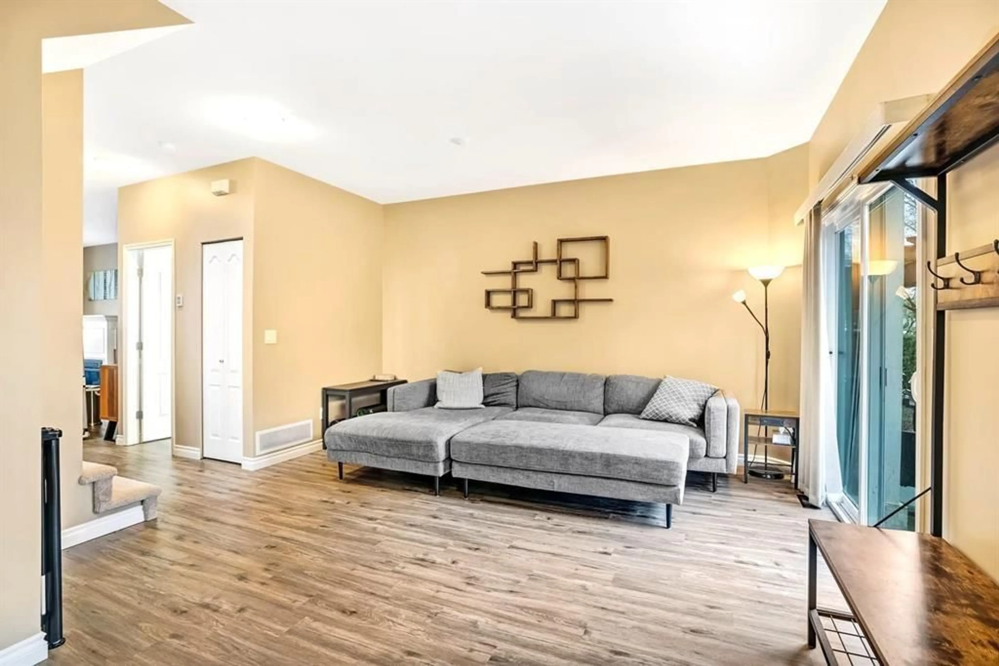 Living room with furniture, wood/laminate floor for 5 - 6588 188 STREET, Surrey British Columbia V3S1Z6