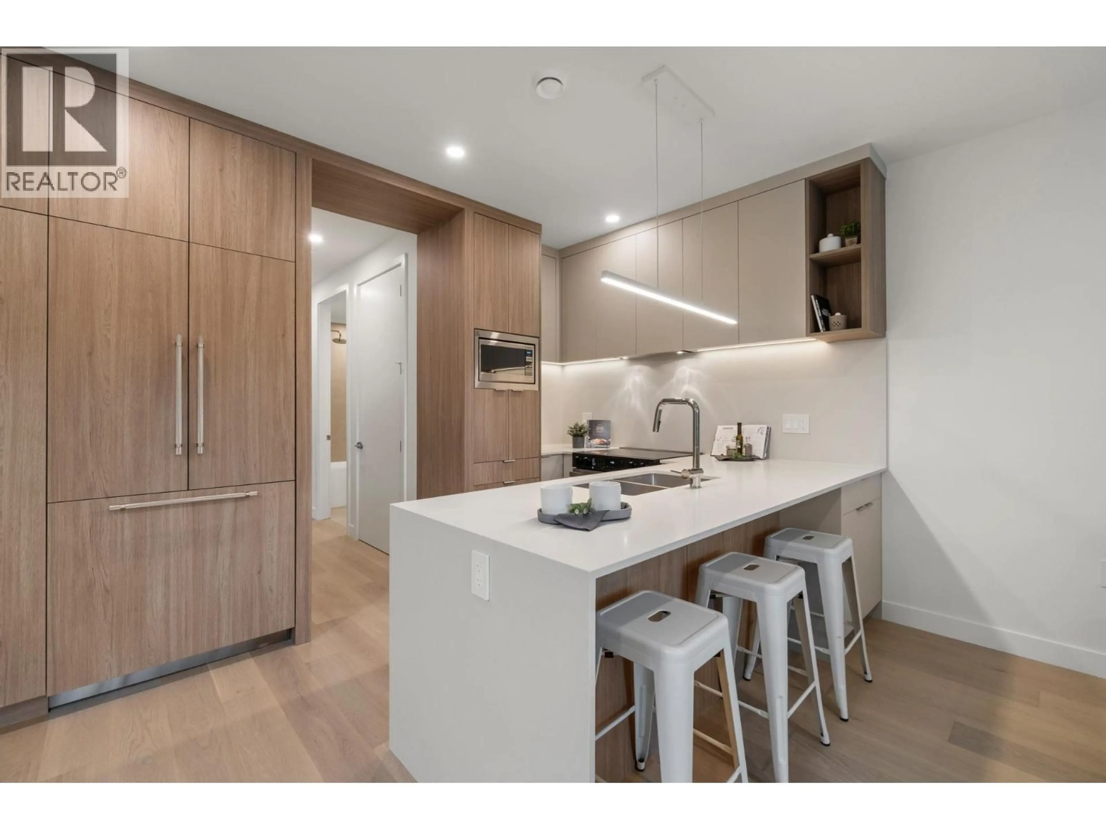 Open concept kitchen, wood/laminate floor for 4 - 4963 CHESTER STREET, Vancouver British Columbia V5W3A7