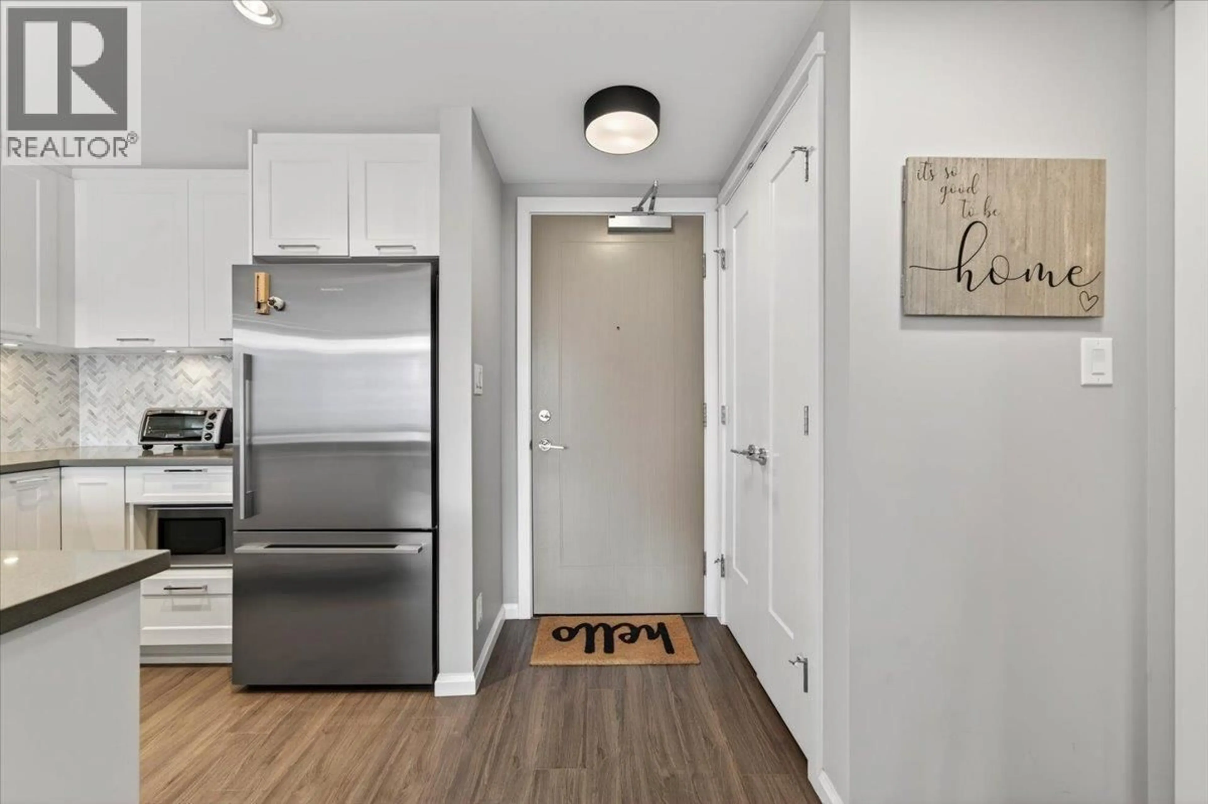 Indoor entryway for 1003 - 520 COMO LAKE AVENUE, Coquitlam British Columbia V3J0E8