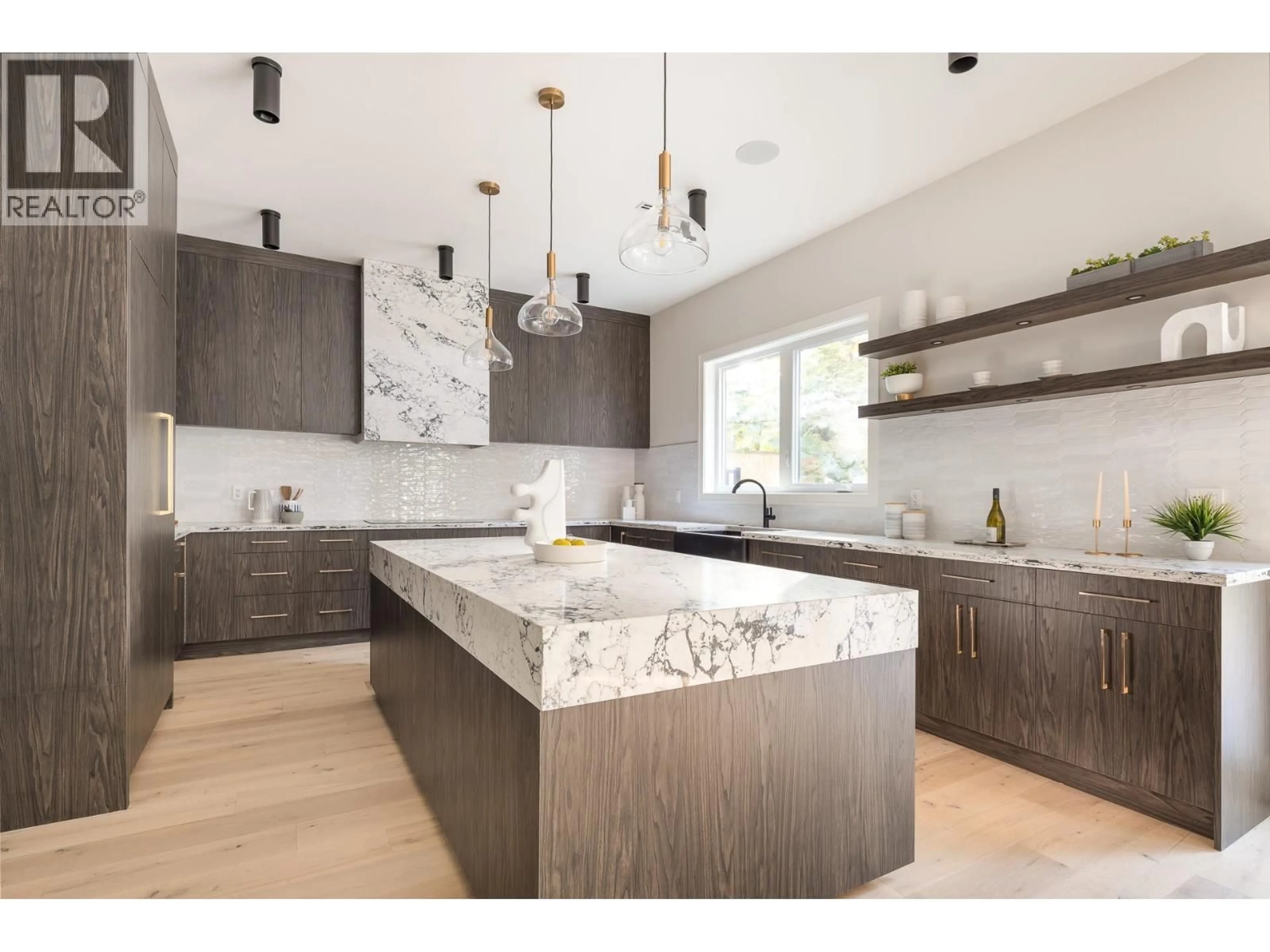 Contemporary kitchen, unknown for 936 POIRIER STREET, Coquitlam British Columbia V3J6C4
