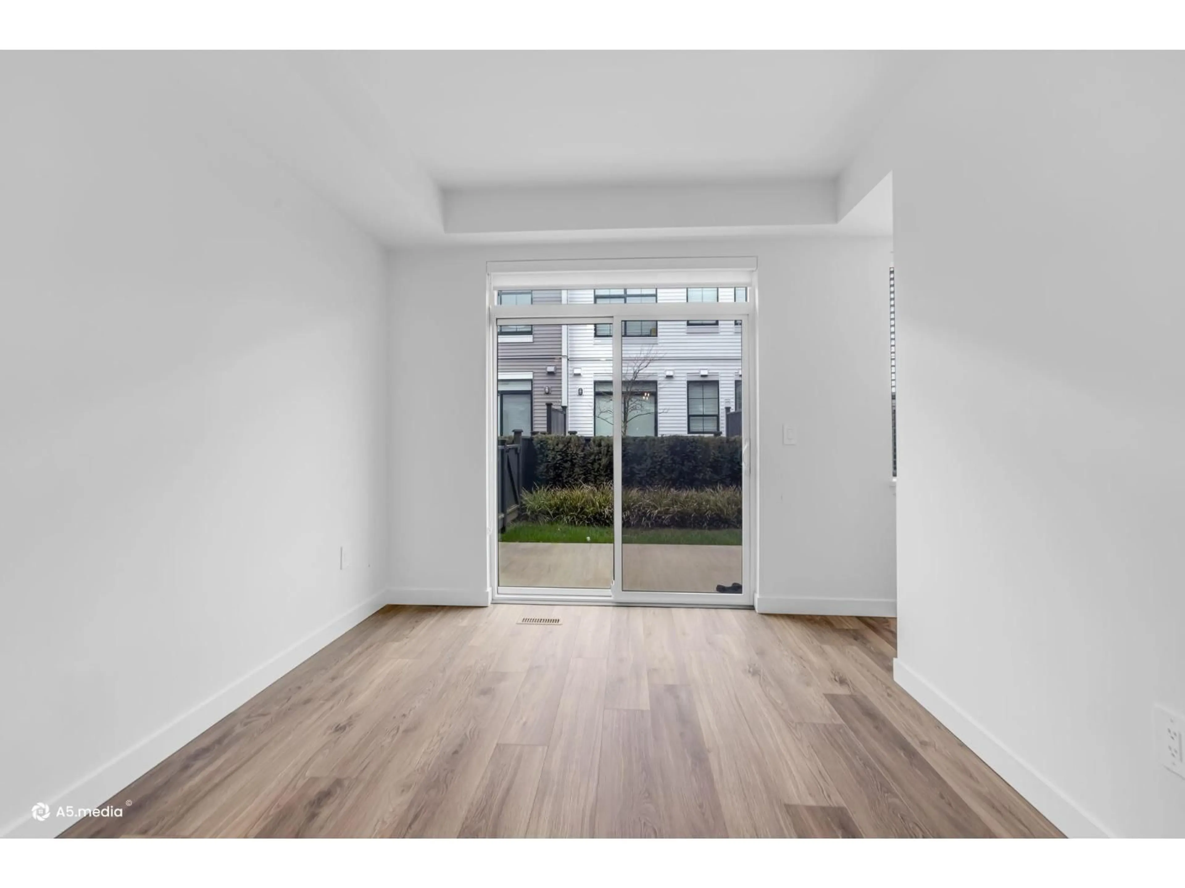 Indoor entryway for 49 - 2774 MOTROSE AVENUE, Abbotsford British Columbia V2S0N9