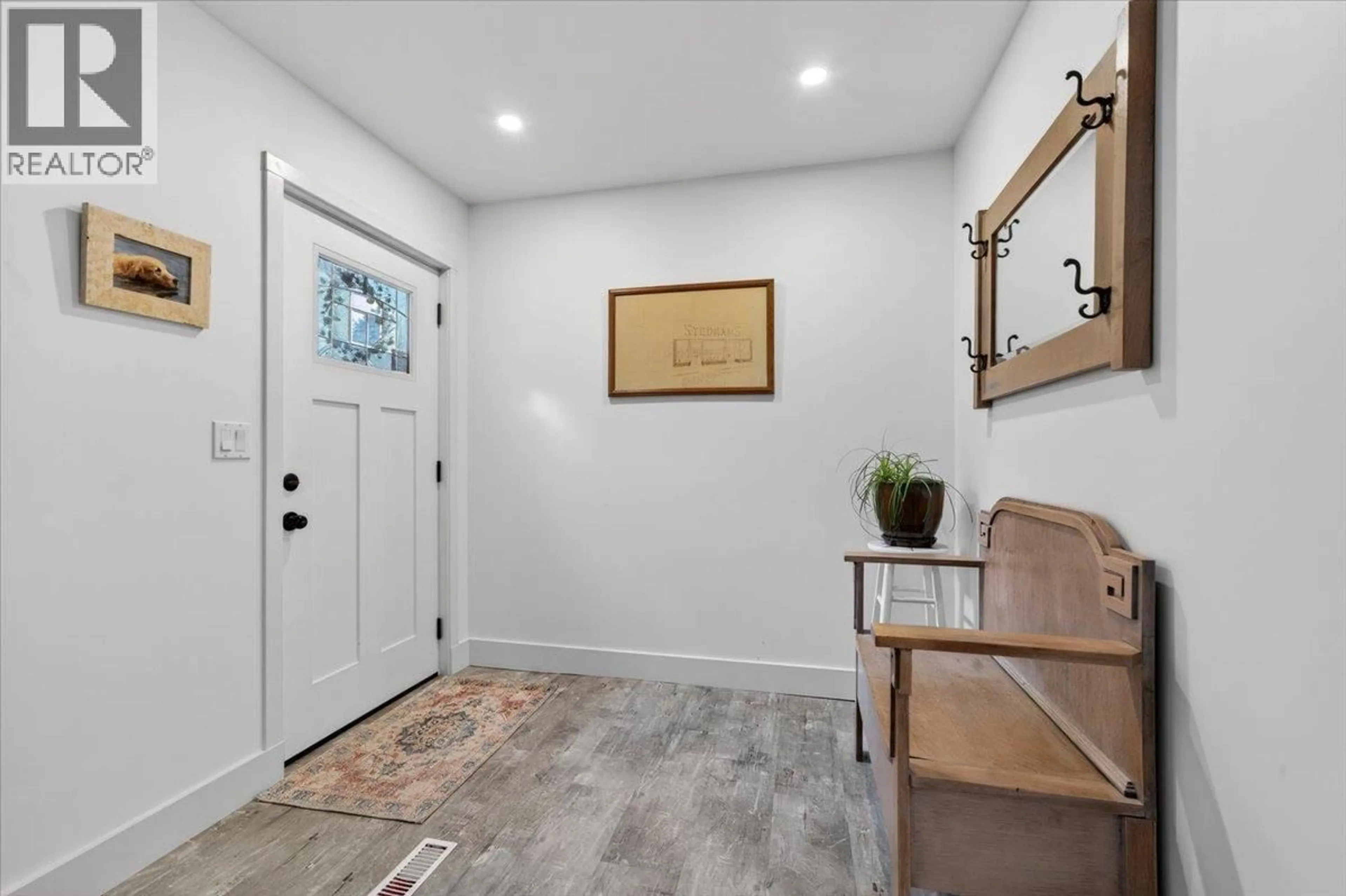 Indoor entryway for 19050 MITCHELL ROAD, Pitt Meadows British Columbia V3Y1X9