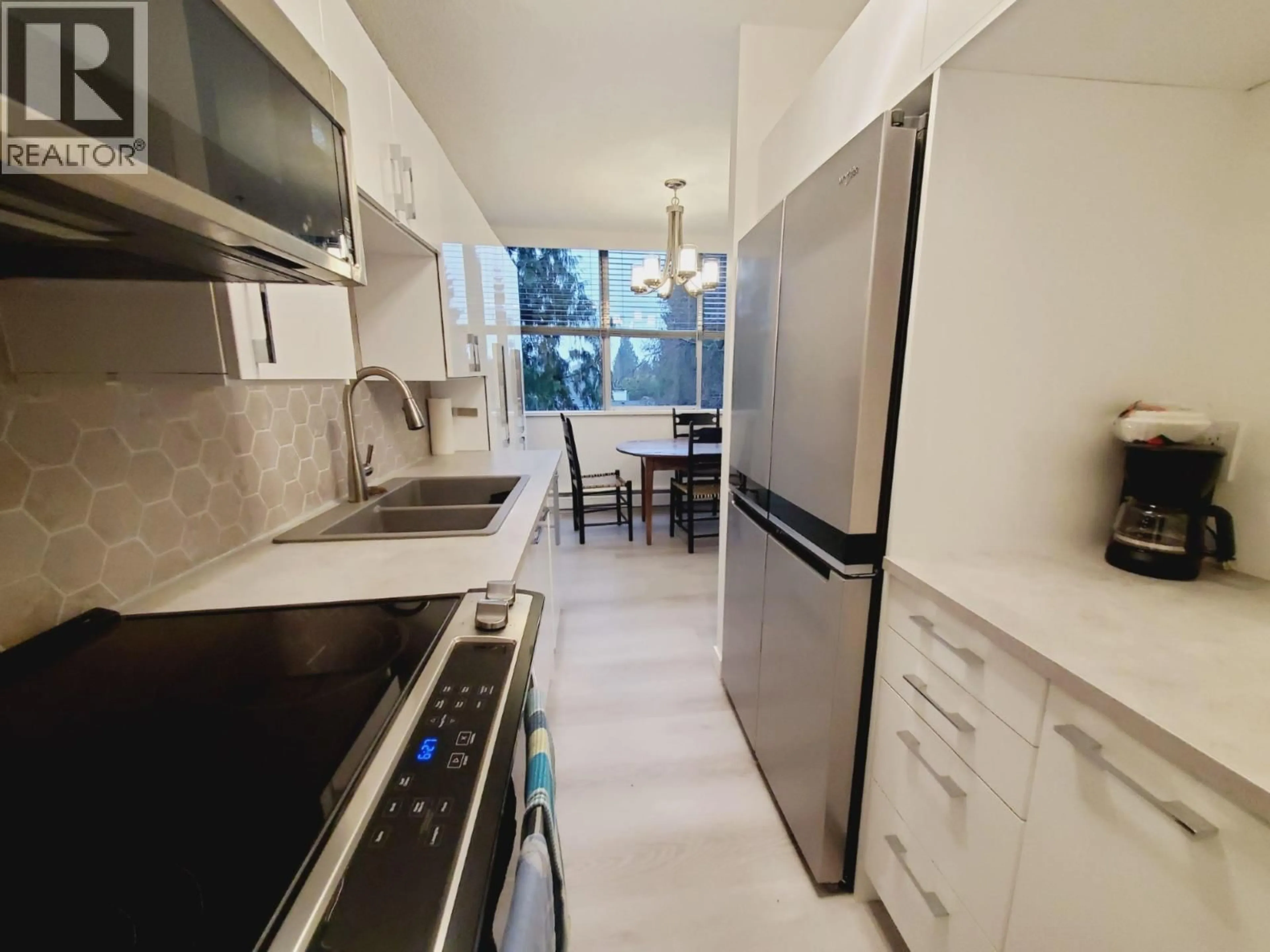Standard kitchen, ceramic/tile floor for 503 - 1785 ESQUIMALT AVENUE, West Vancouver British Columbia V7V1R7