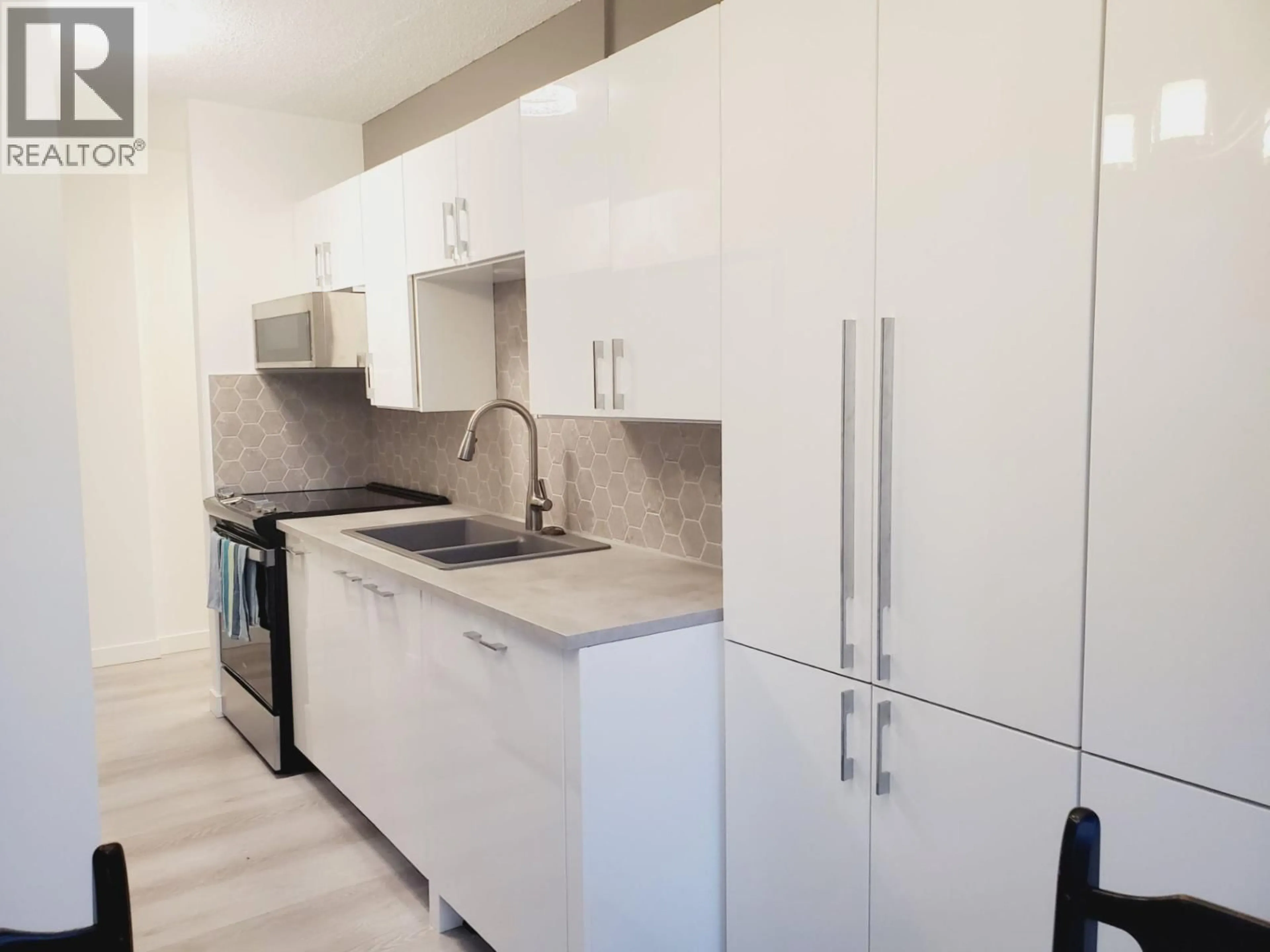 Standard kitchen, unknown for 503 - 1785 ESQUIMALT AVENUE, West Vancouver British Columbia V7V1R7