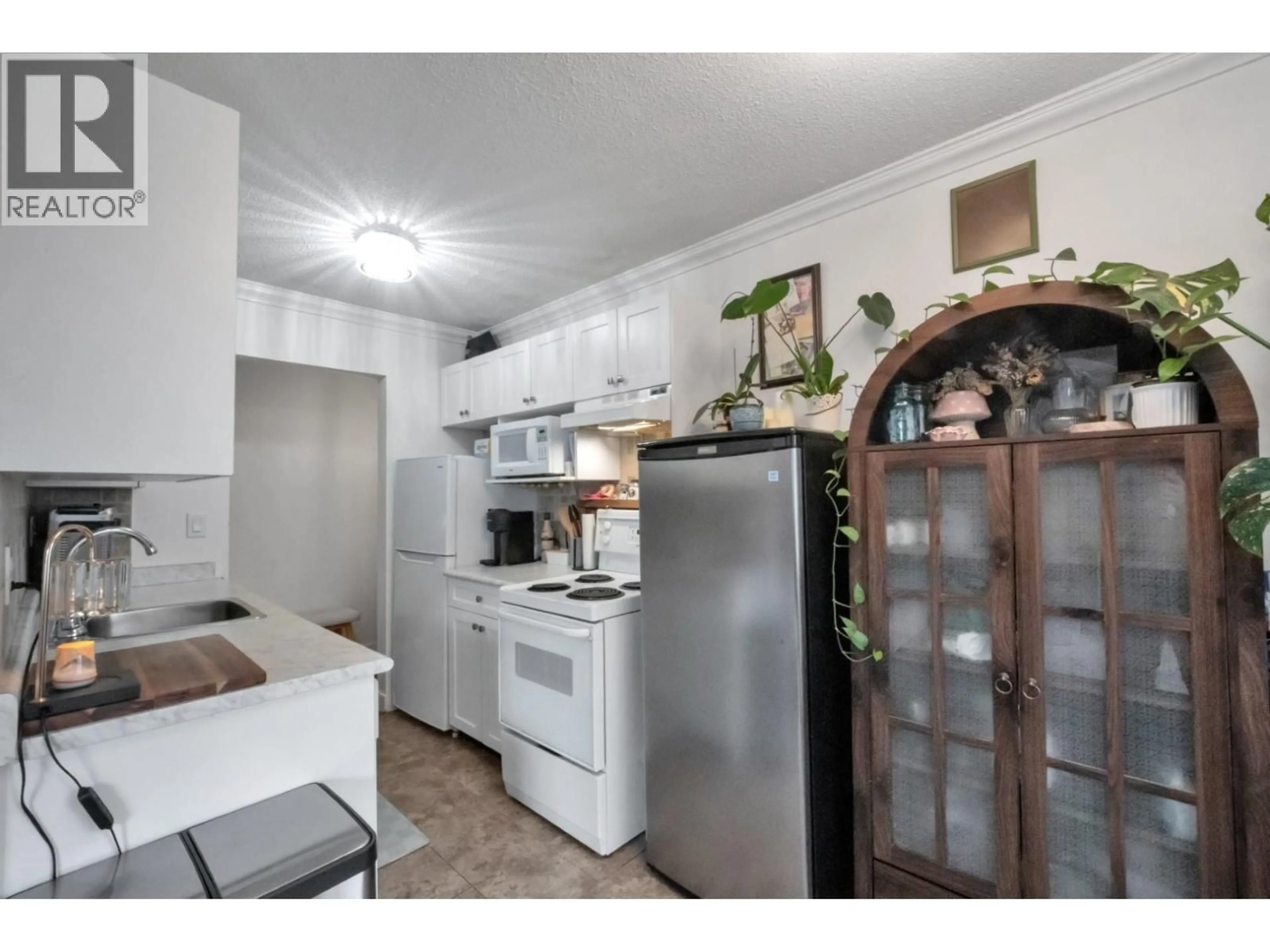 Standard kitchen, unknown for 103 - 214 15TH STREET, North Vancouver British Columbia V7L2R3