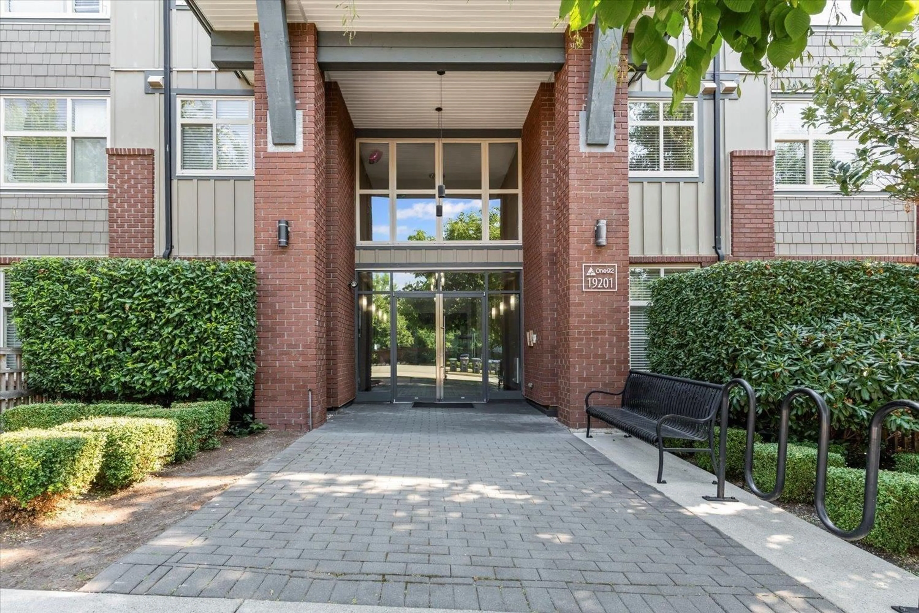 Indoor foyer for 202 - 19201 66A AVENUE, Surrey British Columbia V4N6N7