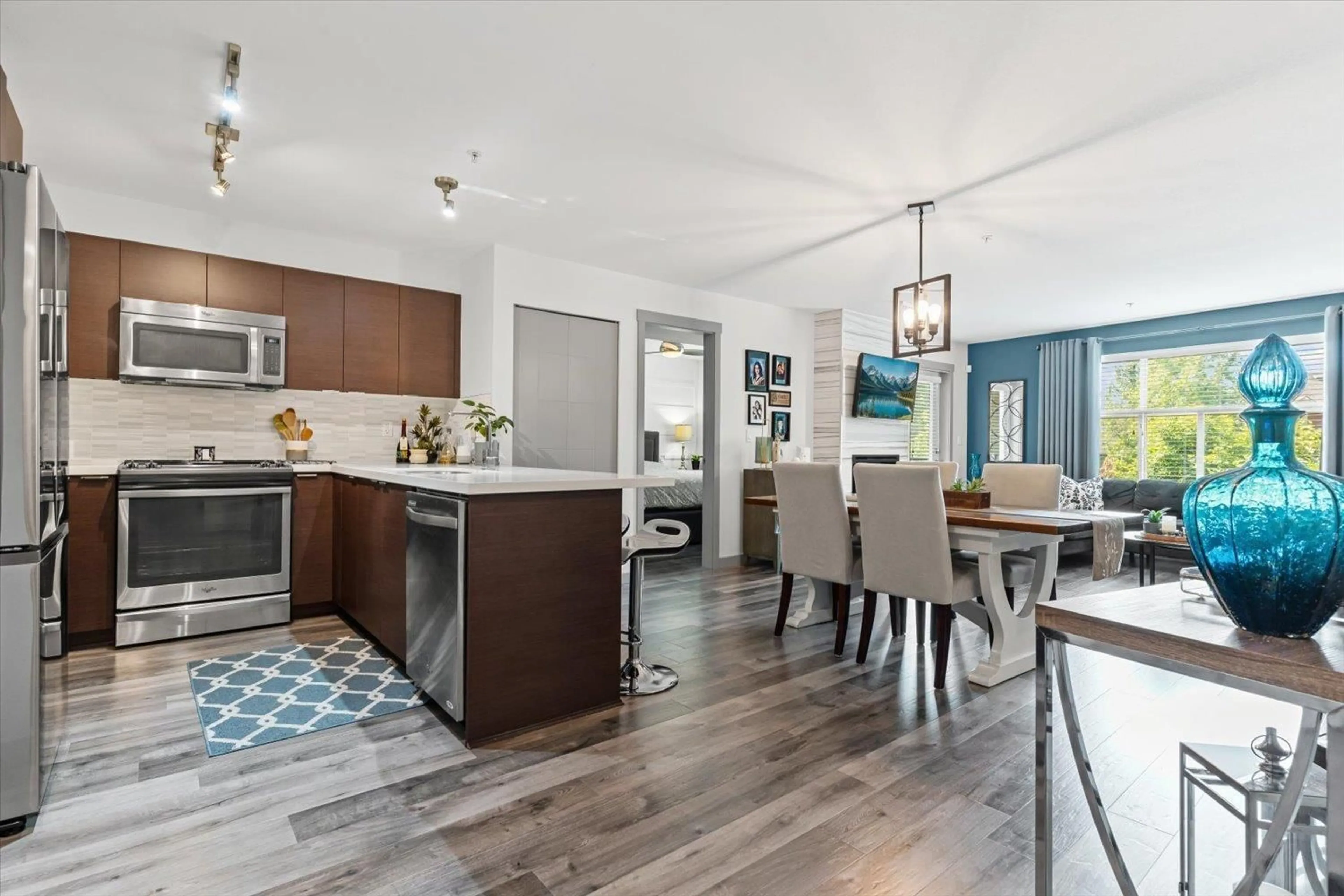 Open concept kitchen, unknown for 202 - 19201 66A AVENUE, Surrey British Columbia V4N6N7