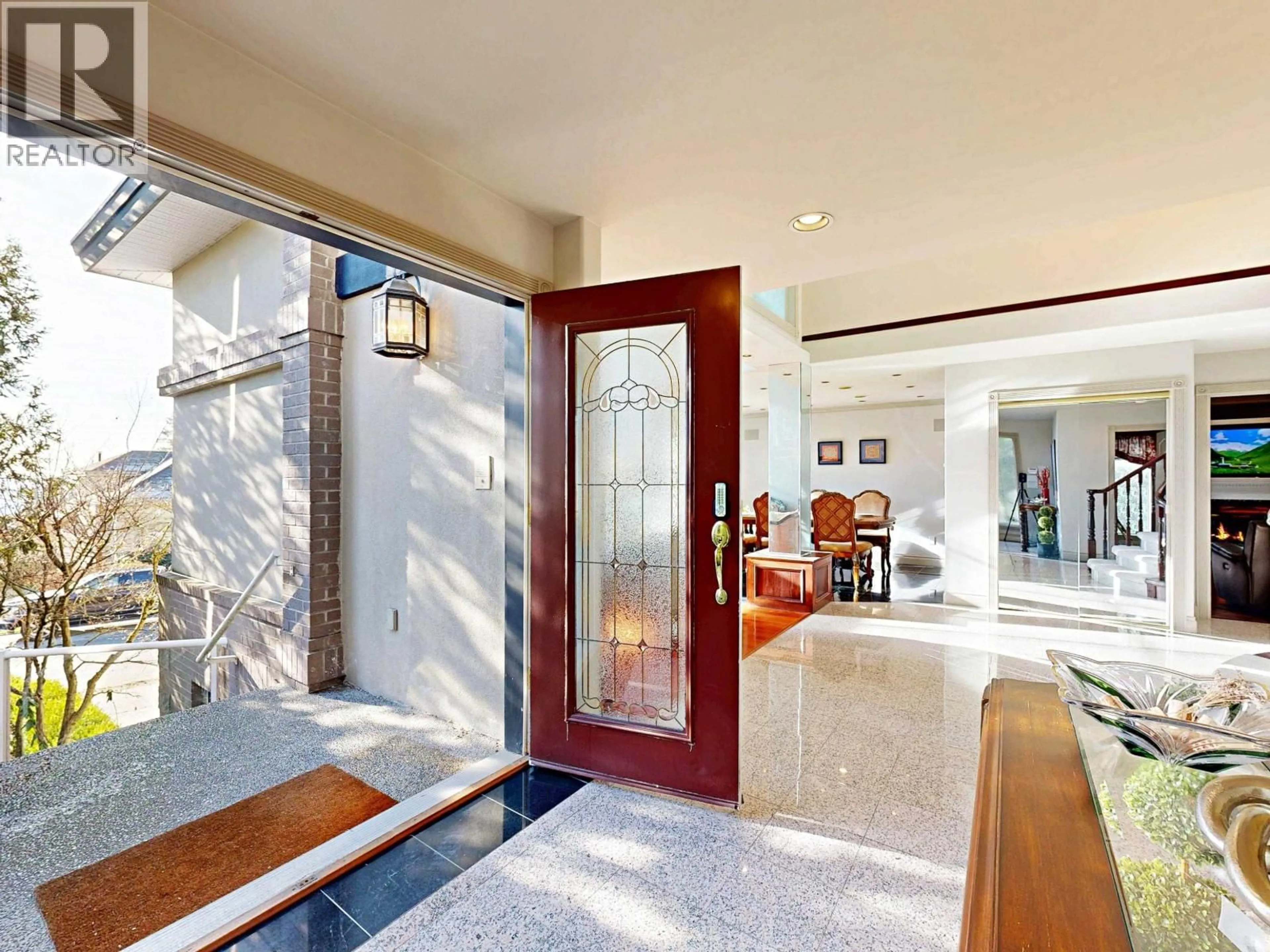 Indoor entryway for 106 TIMBERCREST PLACE, Port Moody British Columbia V3H4V5