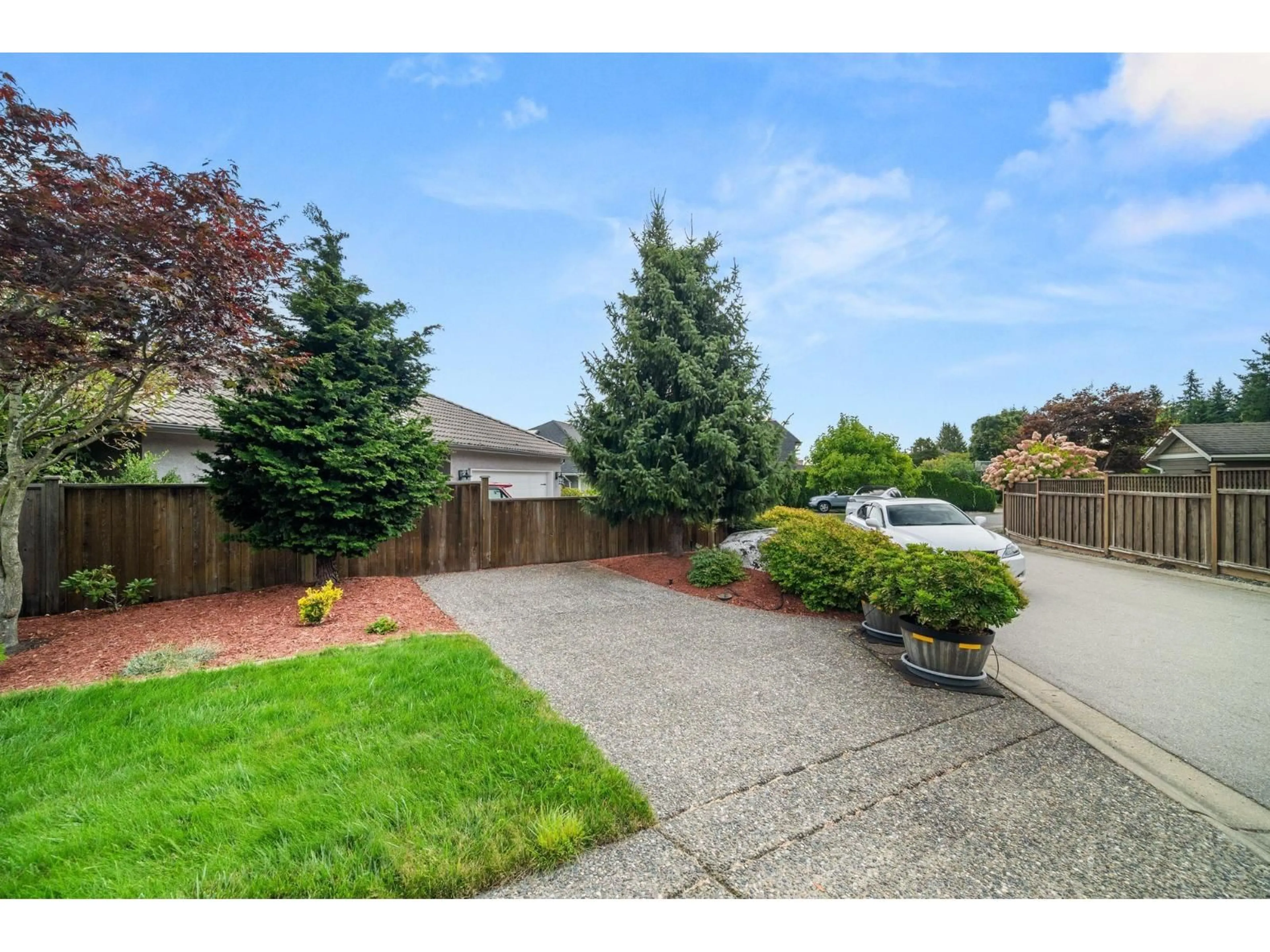 A pic from outside/outdoor area/front of a property/back of a property/a pic from drone, street for 1085 KING GEORGE BOULEVARD, Surrey British Columbia V4A9S7