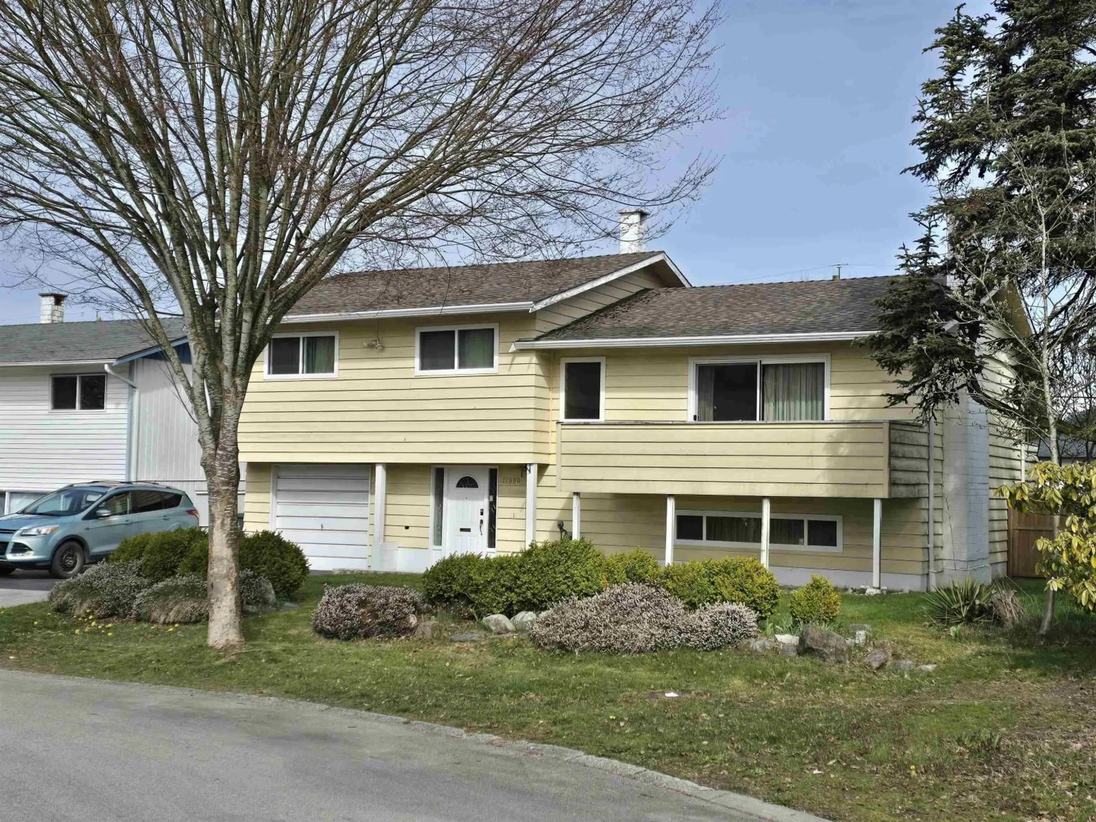 Home with vinyl exterior material, street for 11050 SWAN CRESCENT, Surrey British Columbia V3R5B6