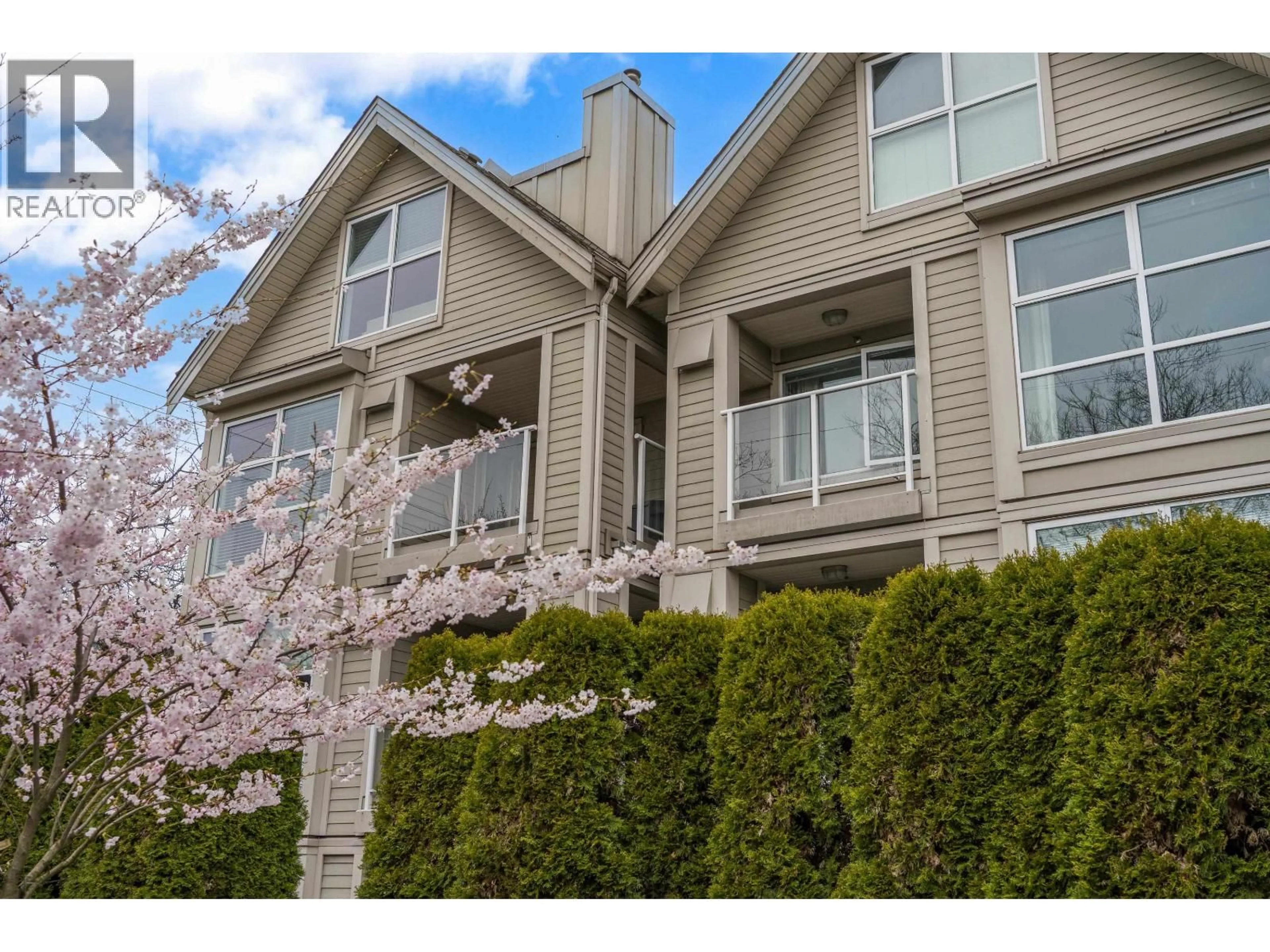 Home with vinyl exterior material, unknown for 204 - 3168 LAUREL STREET, Vancouver British Columbia V5Z3T8