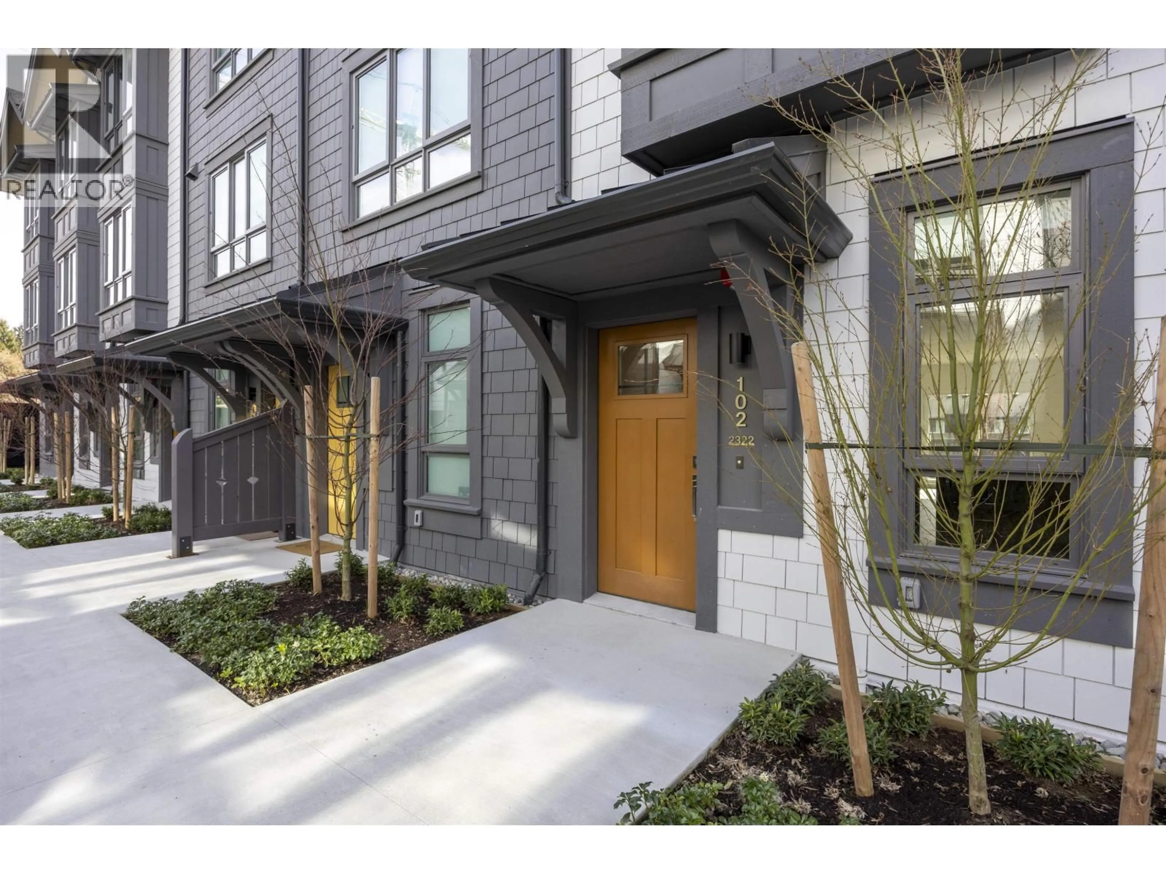 Indoor entryway for 102 - 2322 EMERY COURT, North Vancouver British Columbia V7J0G3