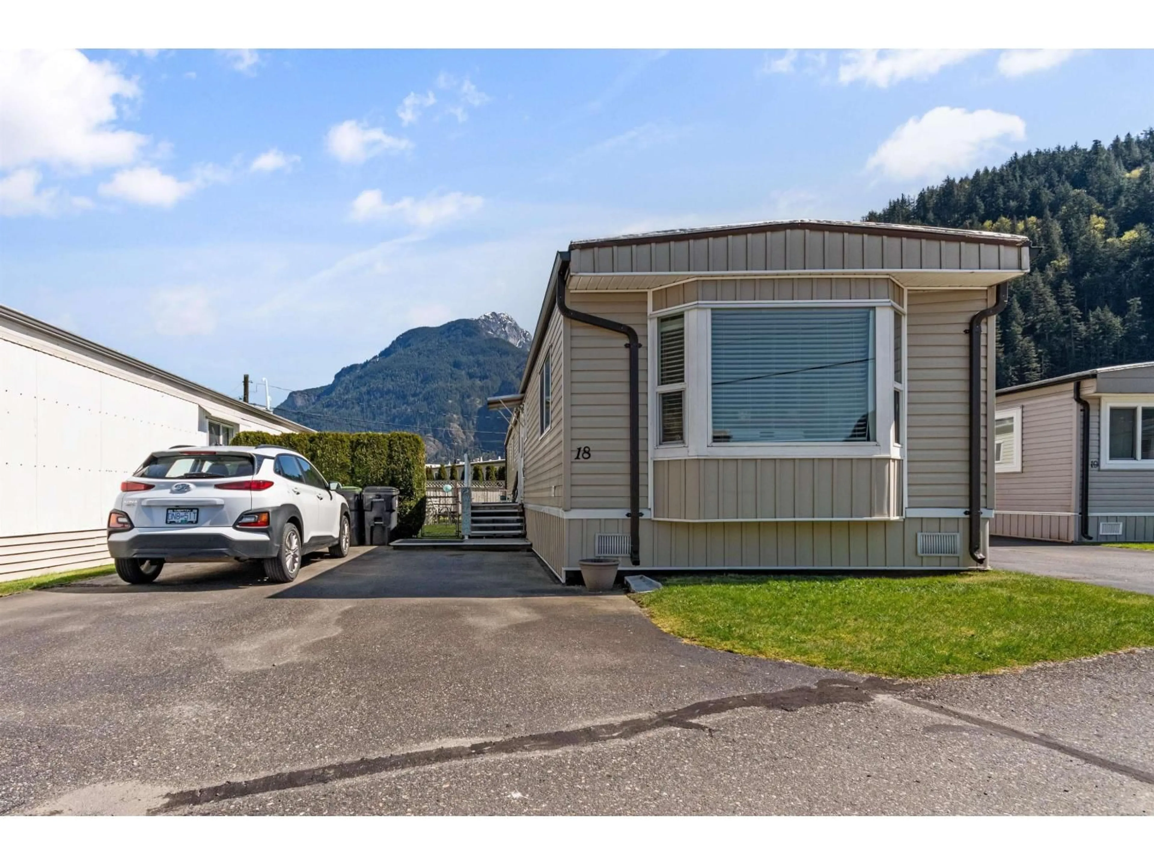 Home with vinyl exterior material, mountain view for 18 - 62780 FLOOD HOPE ROAD, Hope British Columbia V0X1L2