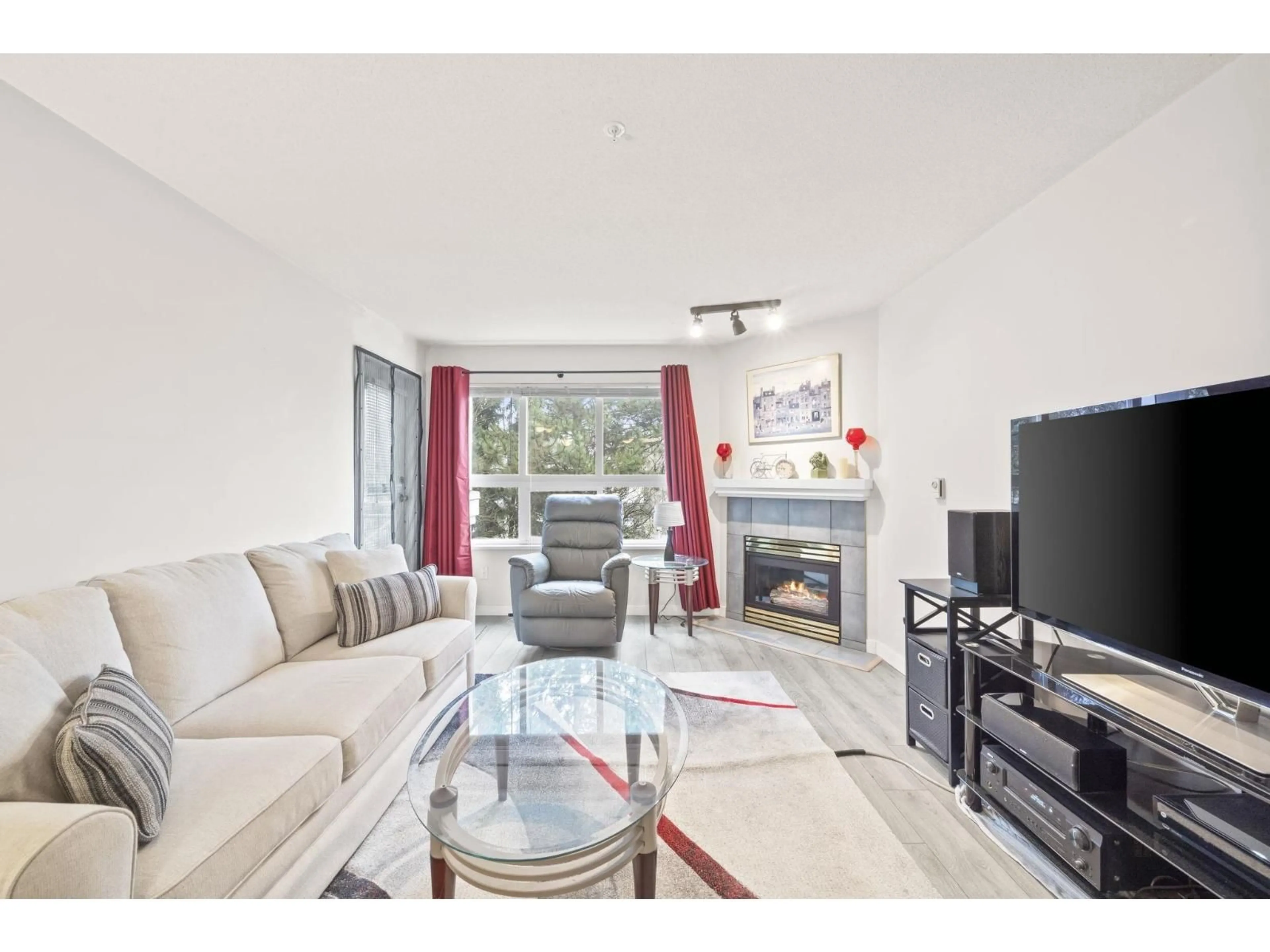 Living room with furniture, unknown for 312 - 8068 120A STREET, Surrey British Columbia V3W3P3