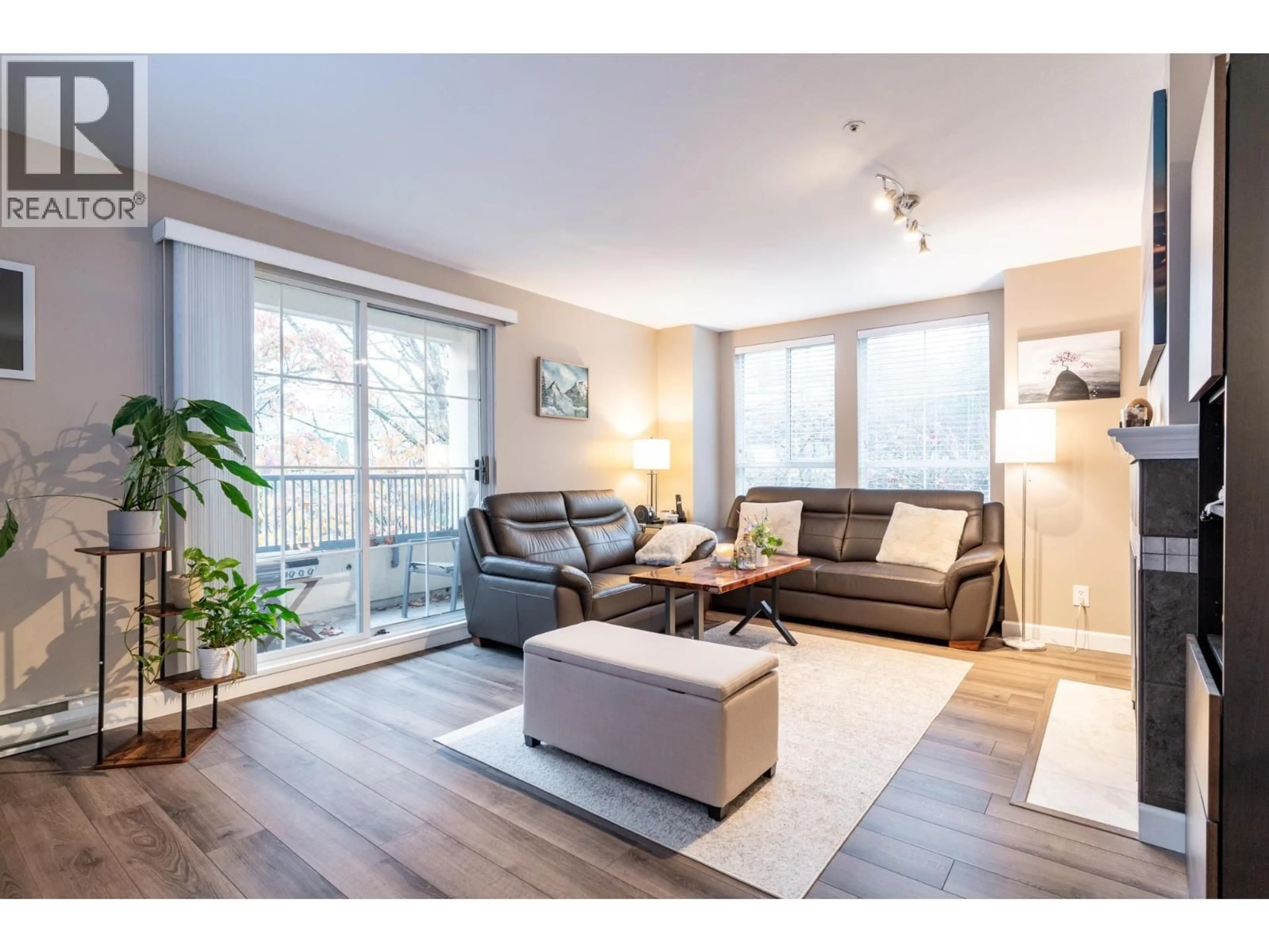 Living room with furniture, wood/laminate floor for 219 - 295 SCHOOLHOUSE STREET, Coquitlam British Columbia V3K6X5