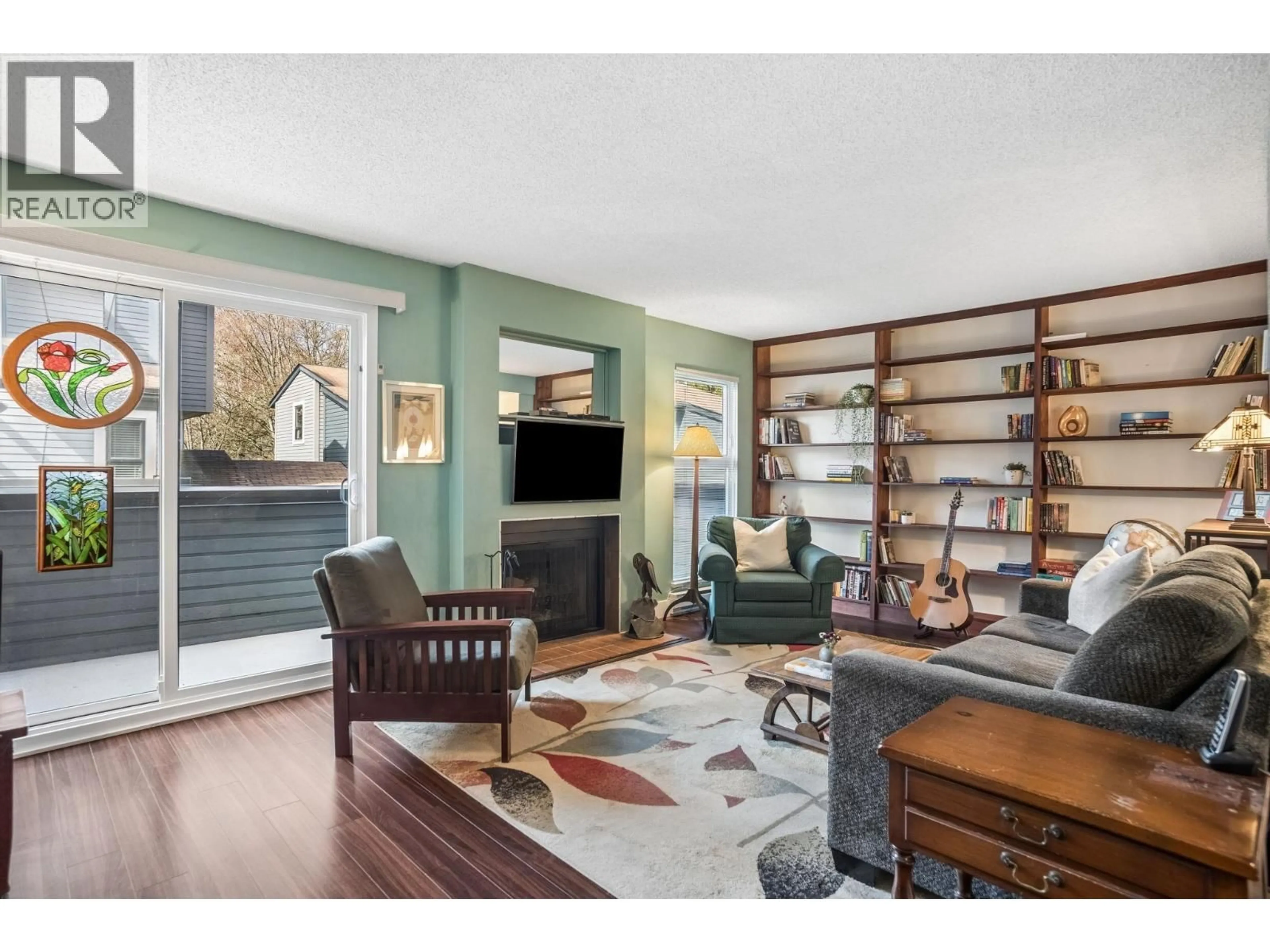 Living room with furniture, wood/laminate floor for 7250 APPLEDALE PLACE, Vancouver British Columbia V5S3Y7