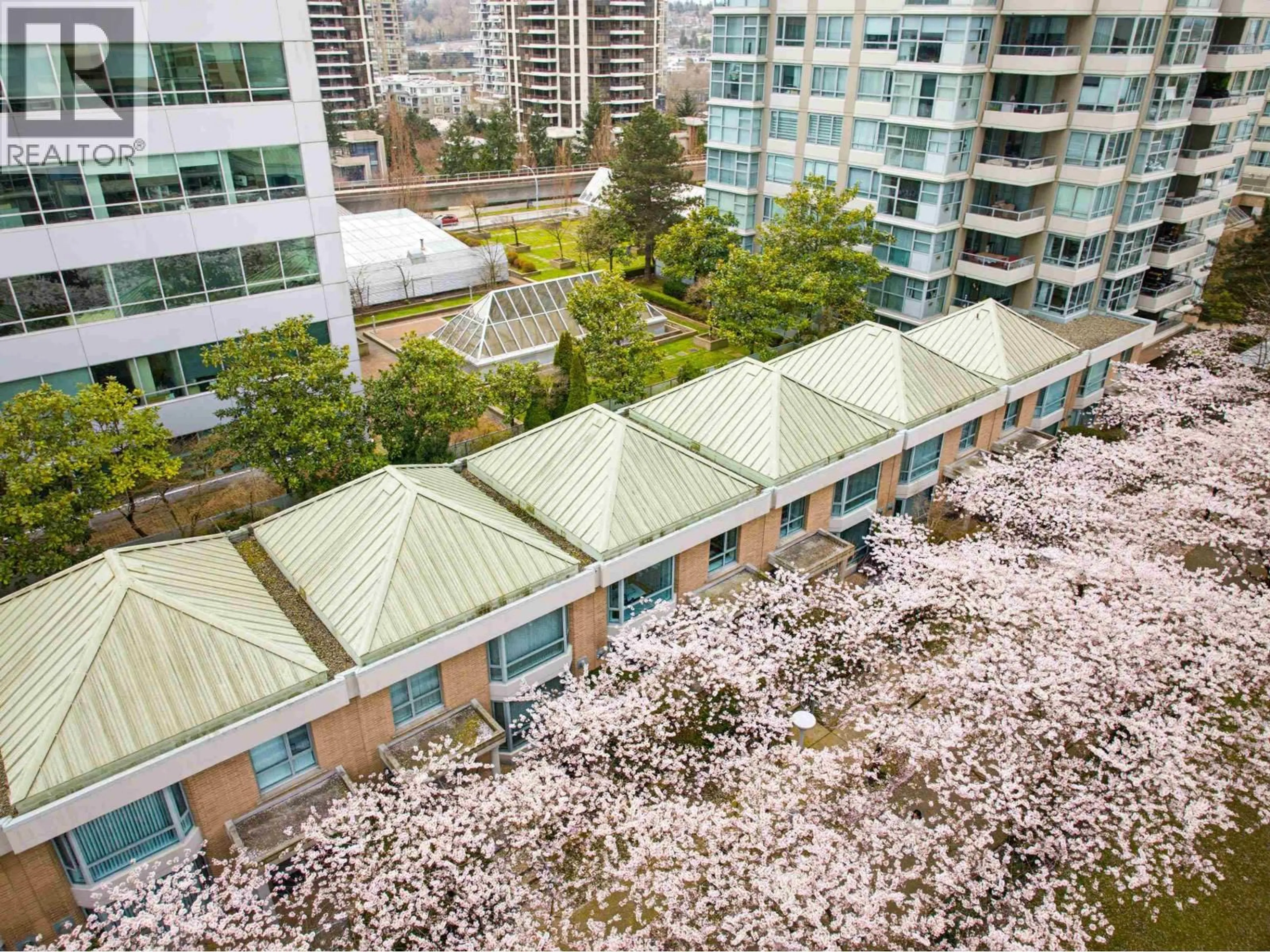 A pic from outside/outdoor area/front of a property/back of a property/a pic from drone, city buildings view from balcony for TH4 - 1889 ROSSER AVENUE, Burnaby British Columbia V5C6R4
