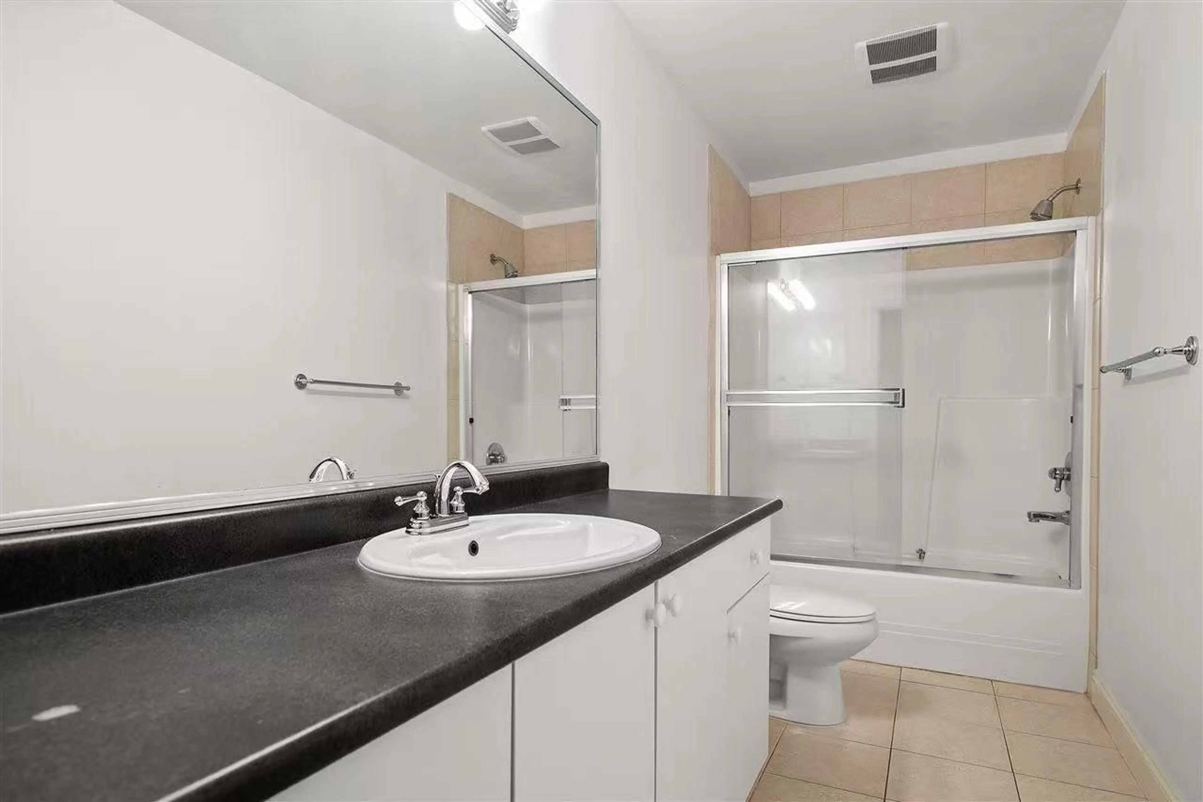 Standard bathroom, unknown for 21657 92B AVENUE, Langley British Columbia V1M0A3