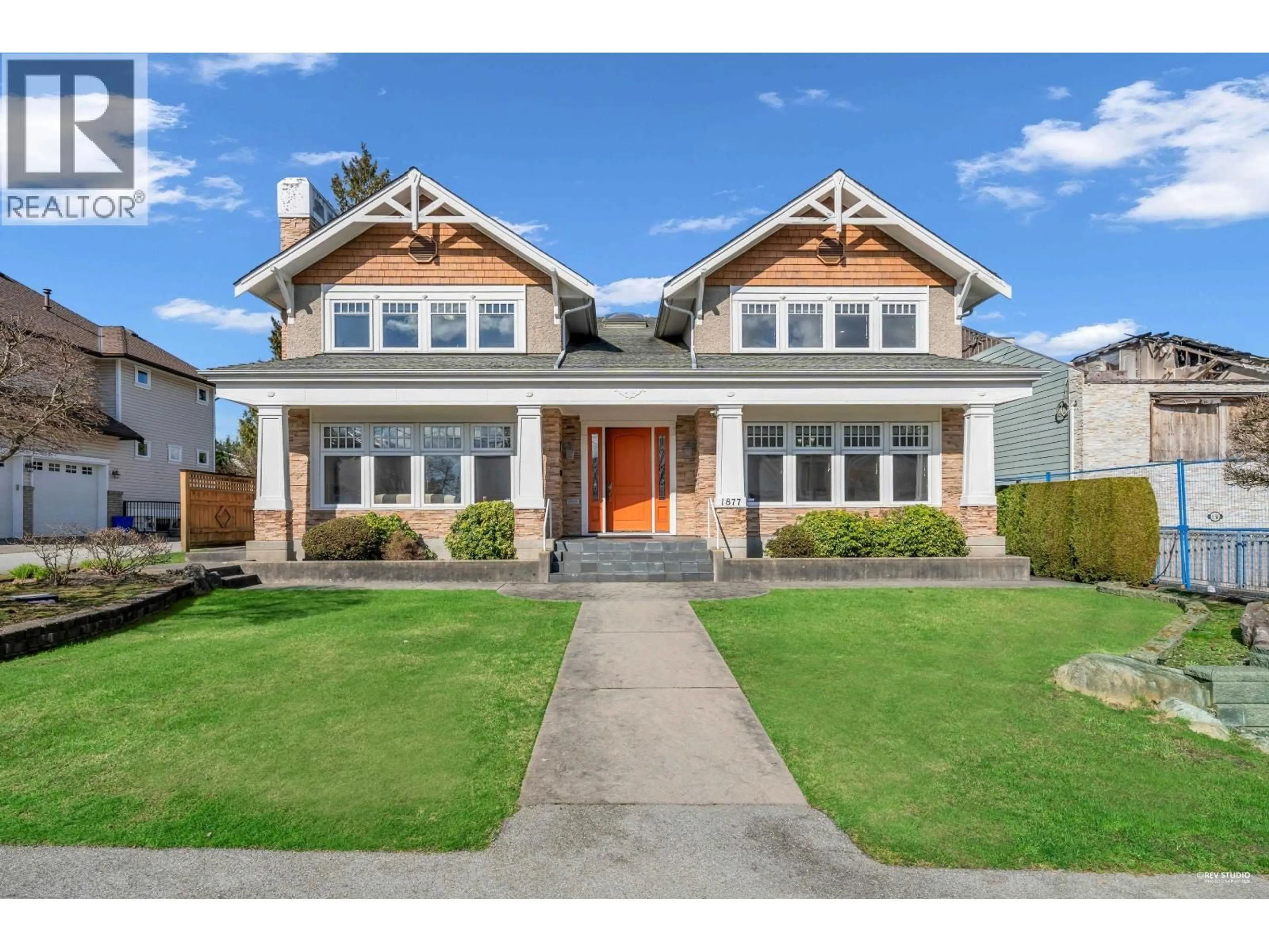 Home with vinyl exterior material, street for 1877 LEMAX AVENUE, Coquitlam British Columbia V3J2C5