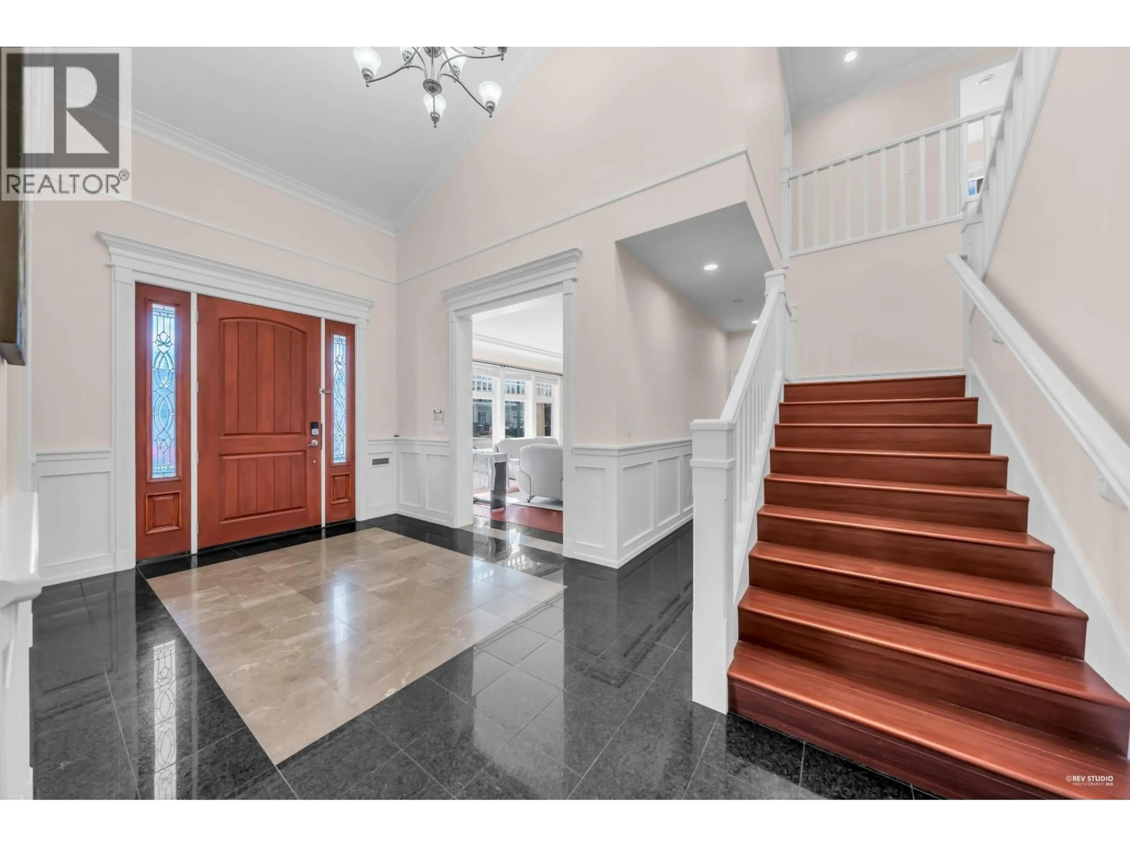 Indoor foyer for 1877 LEMAX AVENUE, Coquitlam British Columbia V3J2C5